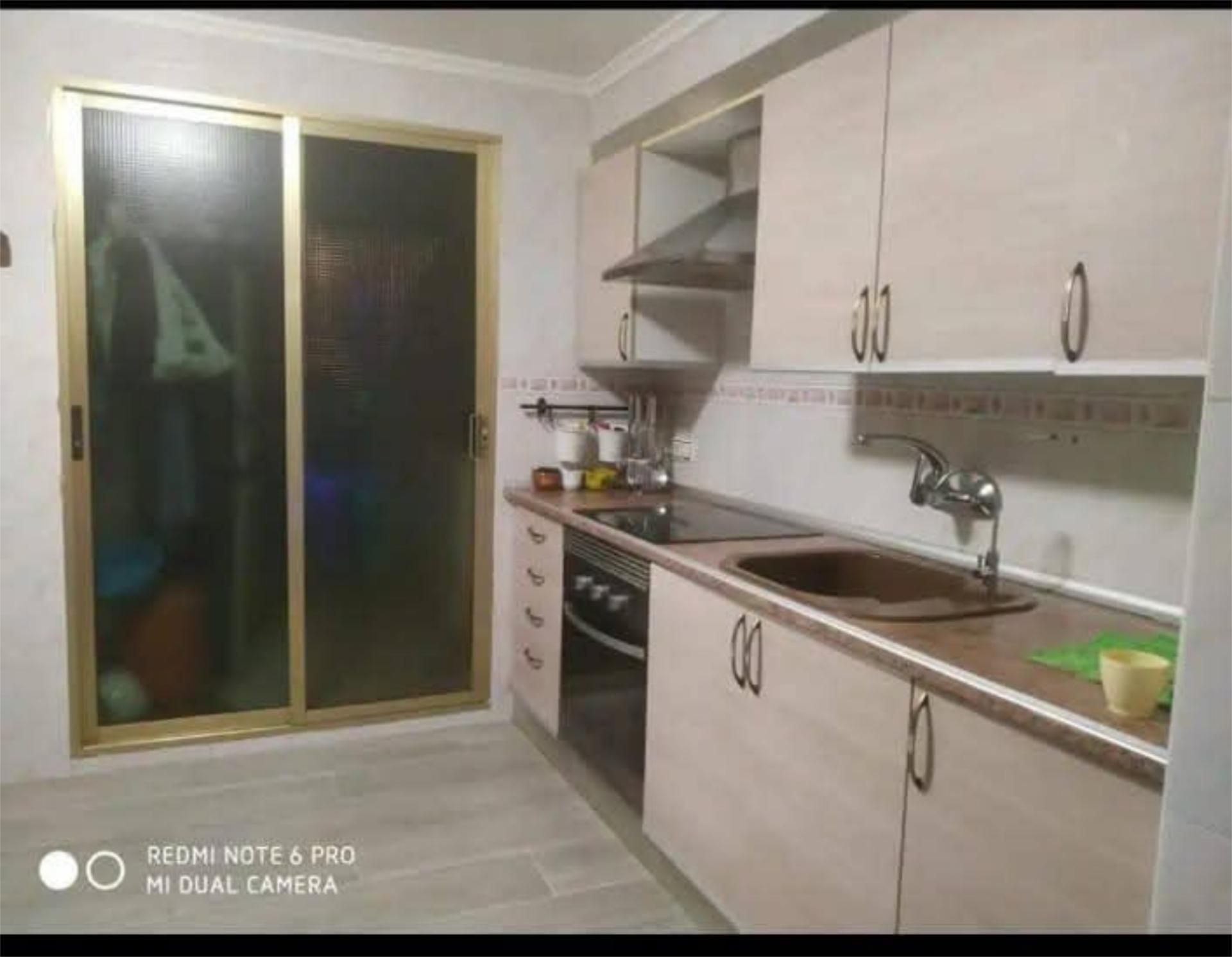Cuina de Planta baixa per a compartir en Alzira amb Terrassa, Moblat i Forn