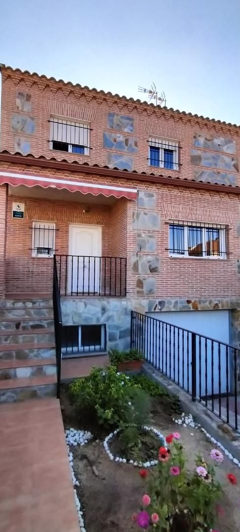 Casa o xalet en venda a Calle Santa Gema, 2, Yuncos Vista exterior de Casa o xalet en venda en Yuncos