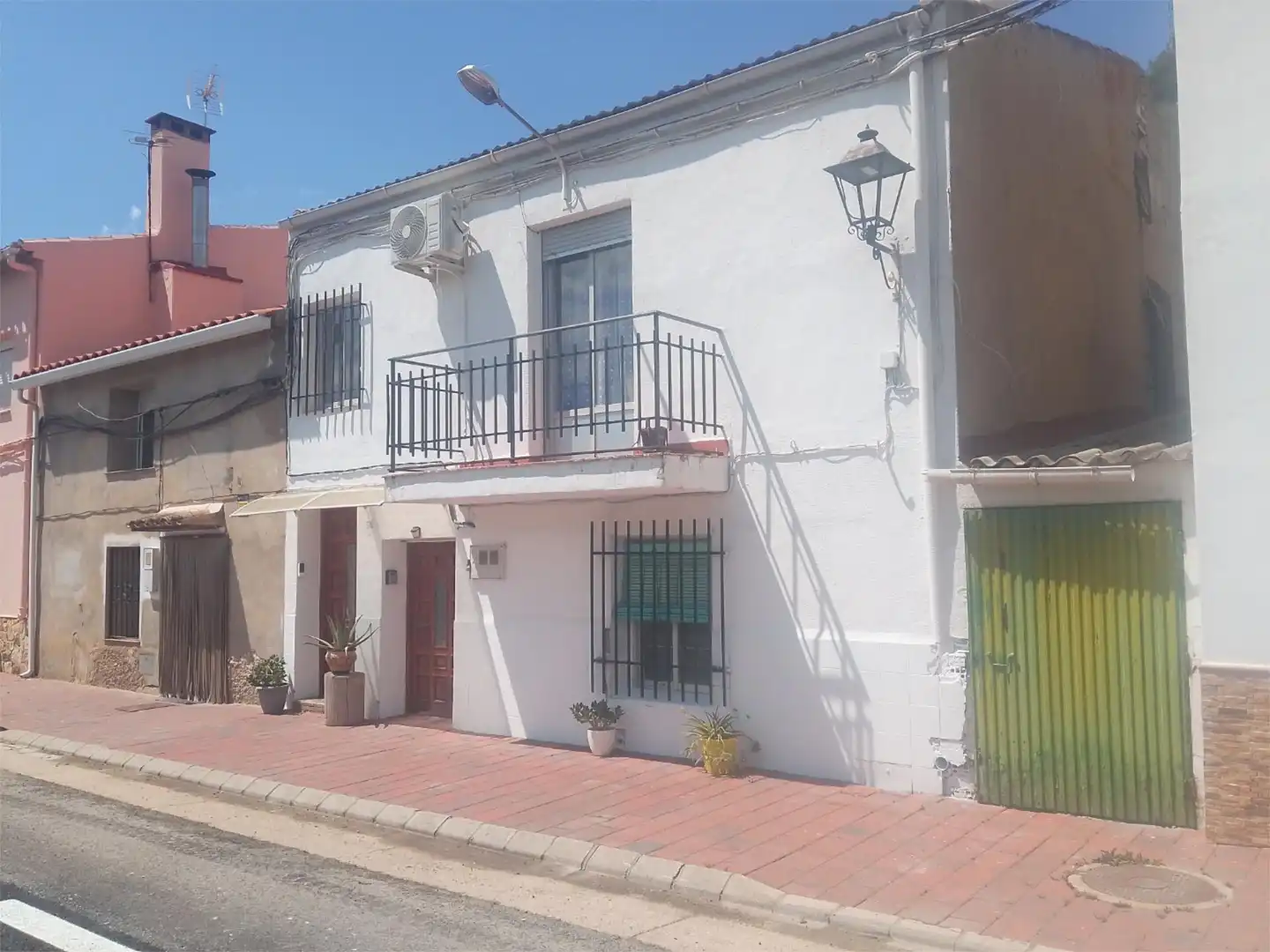 Exterior view of Detached homes for sale in Alcaraz  with Air Conditioner and Balcony