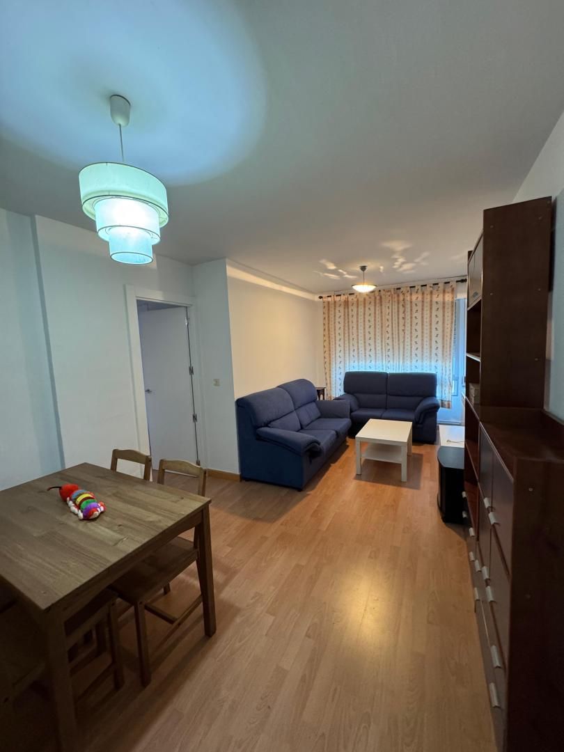 Living room of Flat to share in Zamora Capital   with Heating, Parquet flooring and Furnished