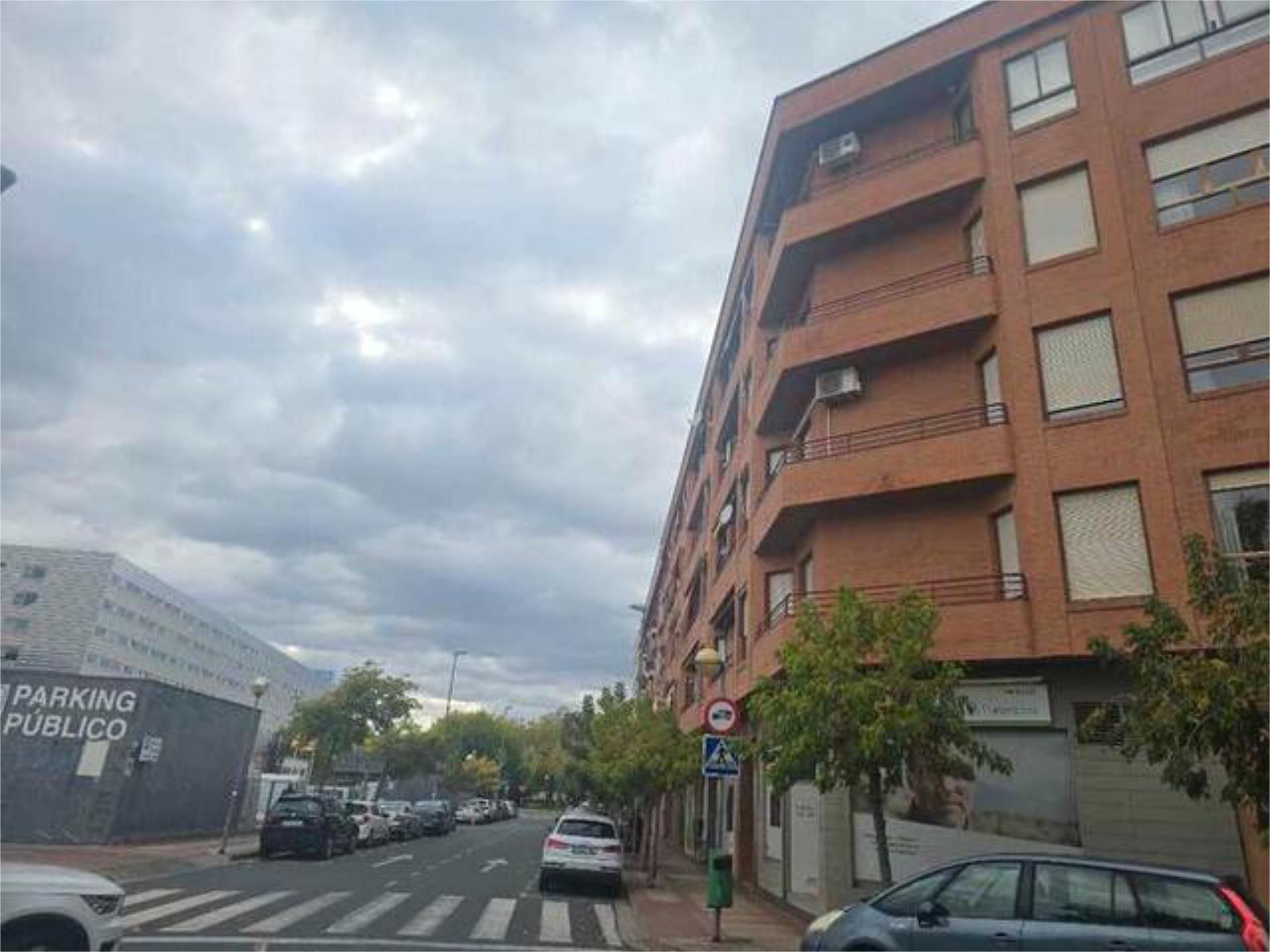 Vista exterior de Apartamento en venta en  Logroño con Calefacción, Terraza y Trastero