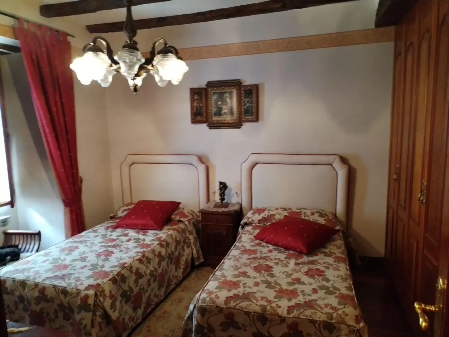 Casa adosada en venda a Elizburu Kalea, 12, Elorrio Dormitori de Casa adosada en venda en Elorrio amb Terrassa i Balcó