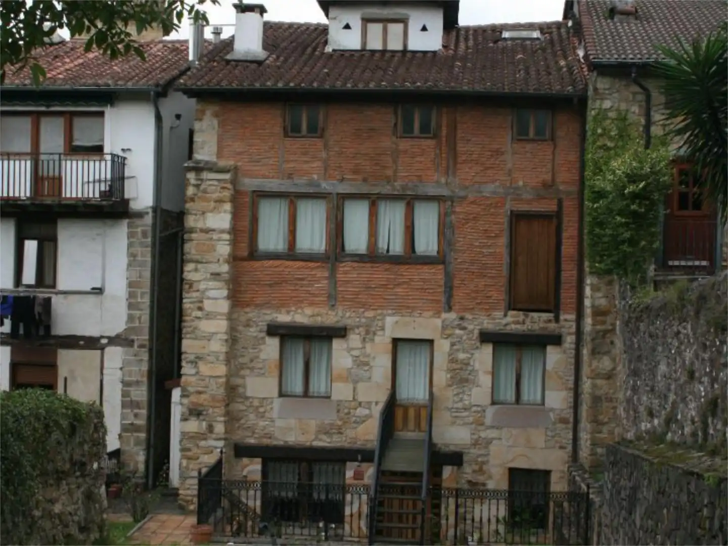 Casa adosada en venda a Elizburu Kalea, 12, Elorrio Vista exterior de Casa adosada en venda en Elorrio amb Terrassa i Balcó