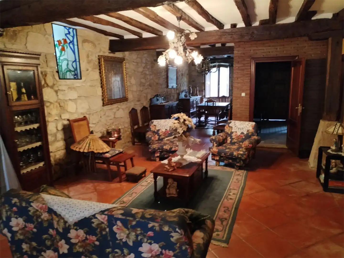 Casa adosada en venda a Elizburu Kalea, 12, Elorrio Sala d'estar de Casa adosada en venda en Elorrio amb Terrassa i Balcó