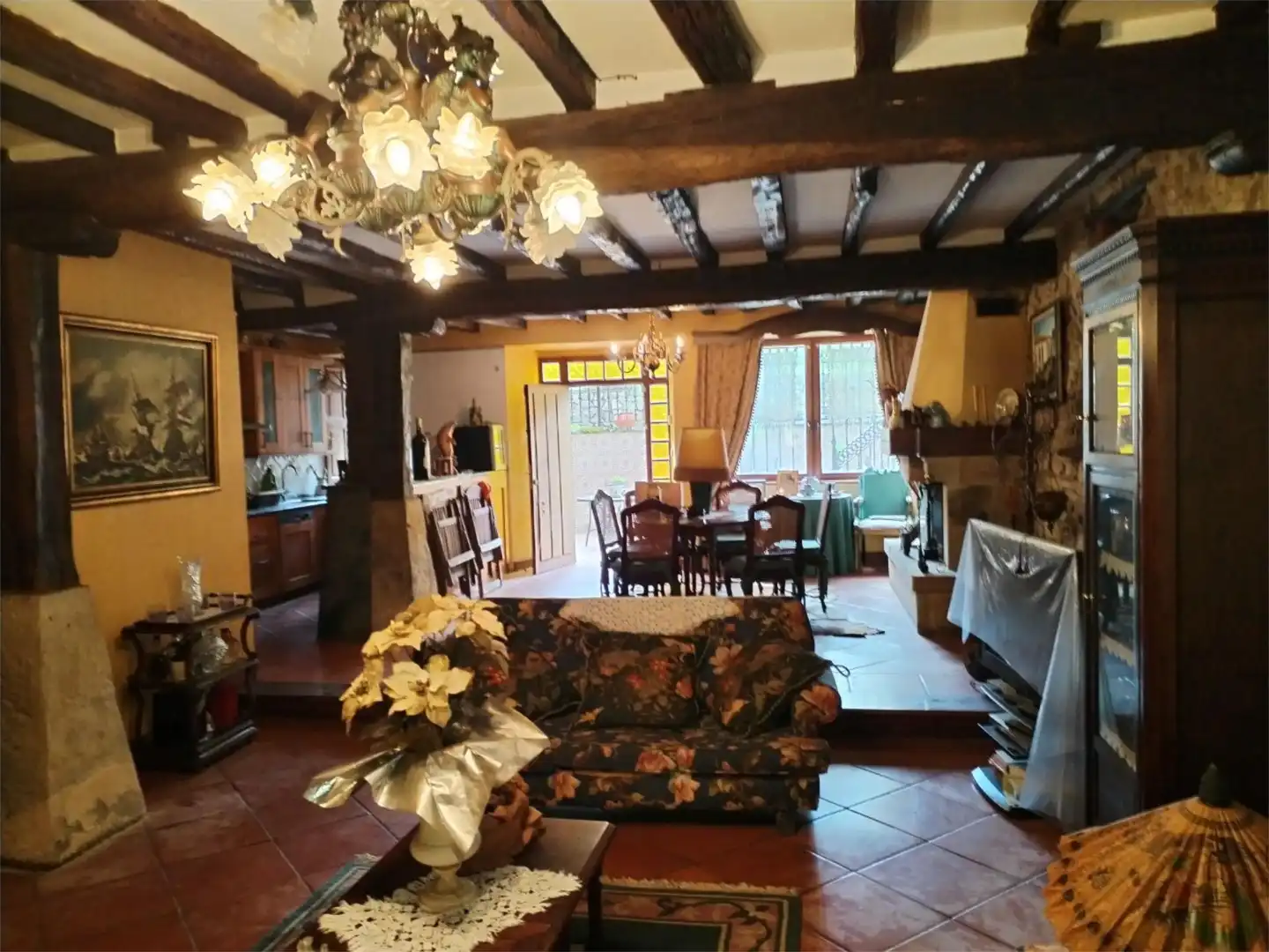 Casa adosada en venda a Elizburu Kalea, 12, Elorrio Sala d'estar de Casa adosada en venda en Elorrio amb Terrassa i Balcó