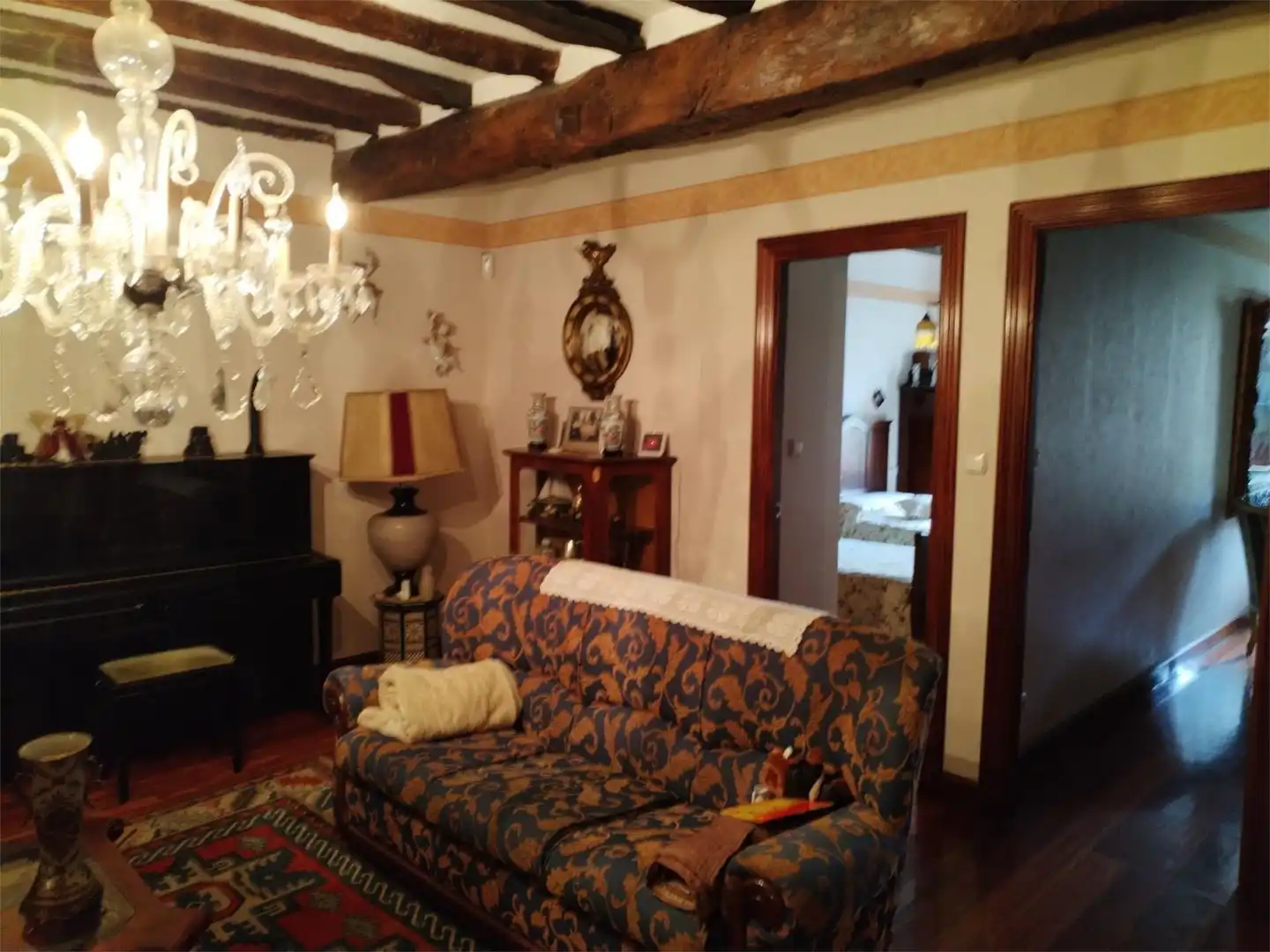 Casa adosada en venda a Elizburu Kalea, 12, Elorrio Sala d'estar de Casa adosada en venda en Elorrio amb Terrassa i Balcó