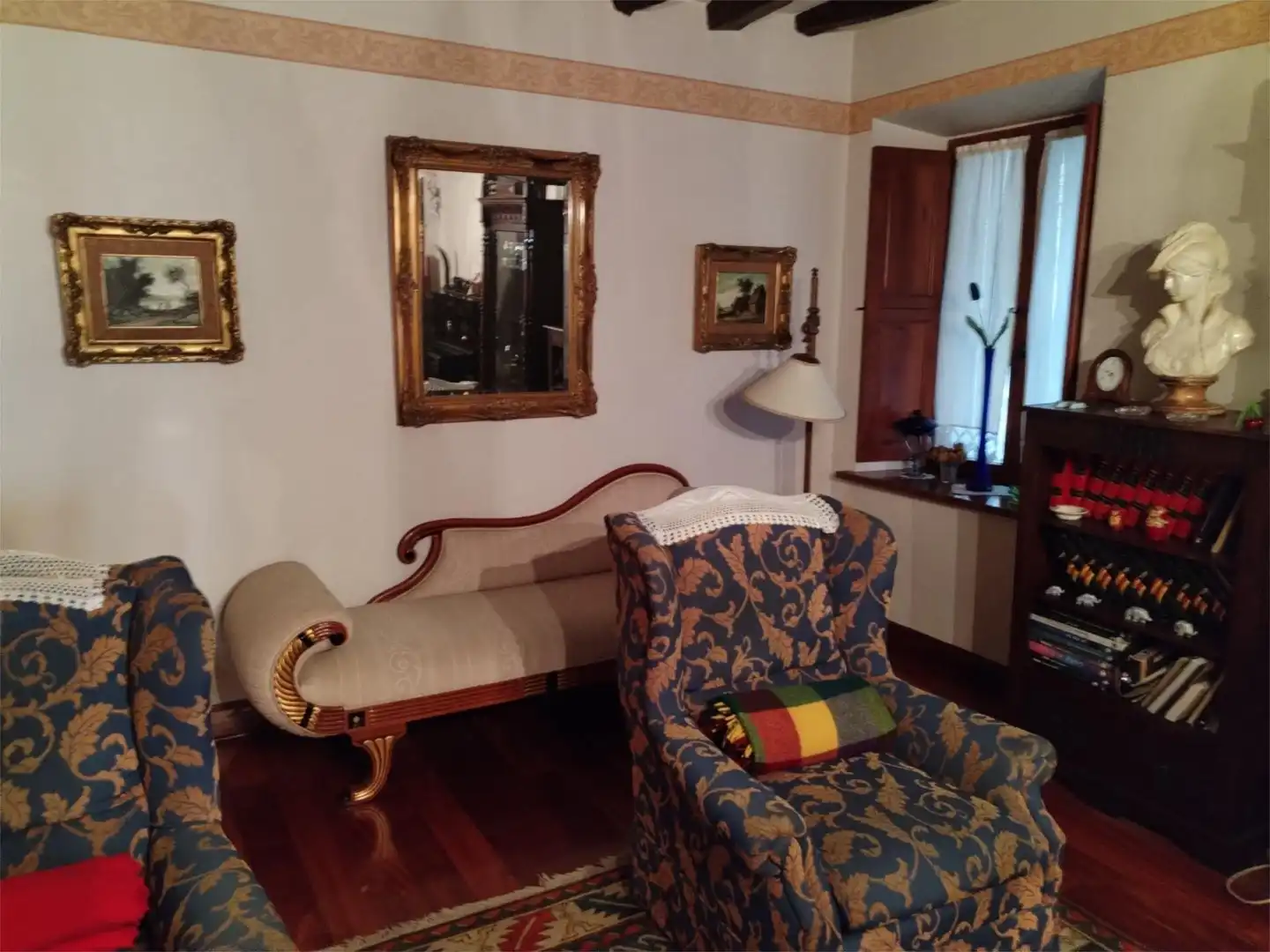 Casa adosada en venda a Elizburu Kalea, 12, Elorrio Sala d'estar de Casa adosada en venda en Elorrio amb Terrassa i Balcó