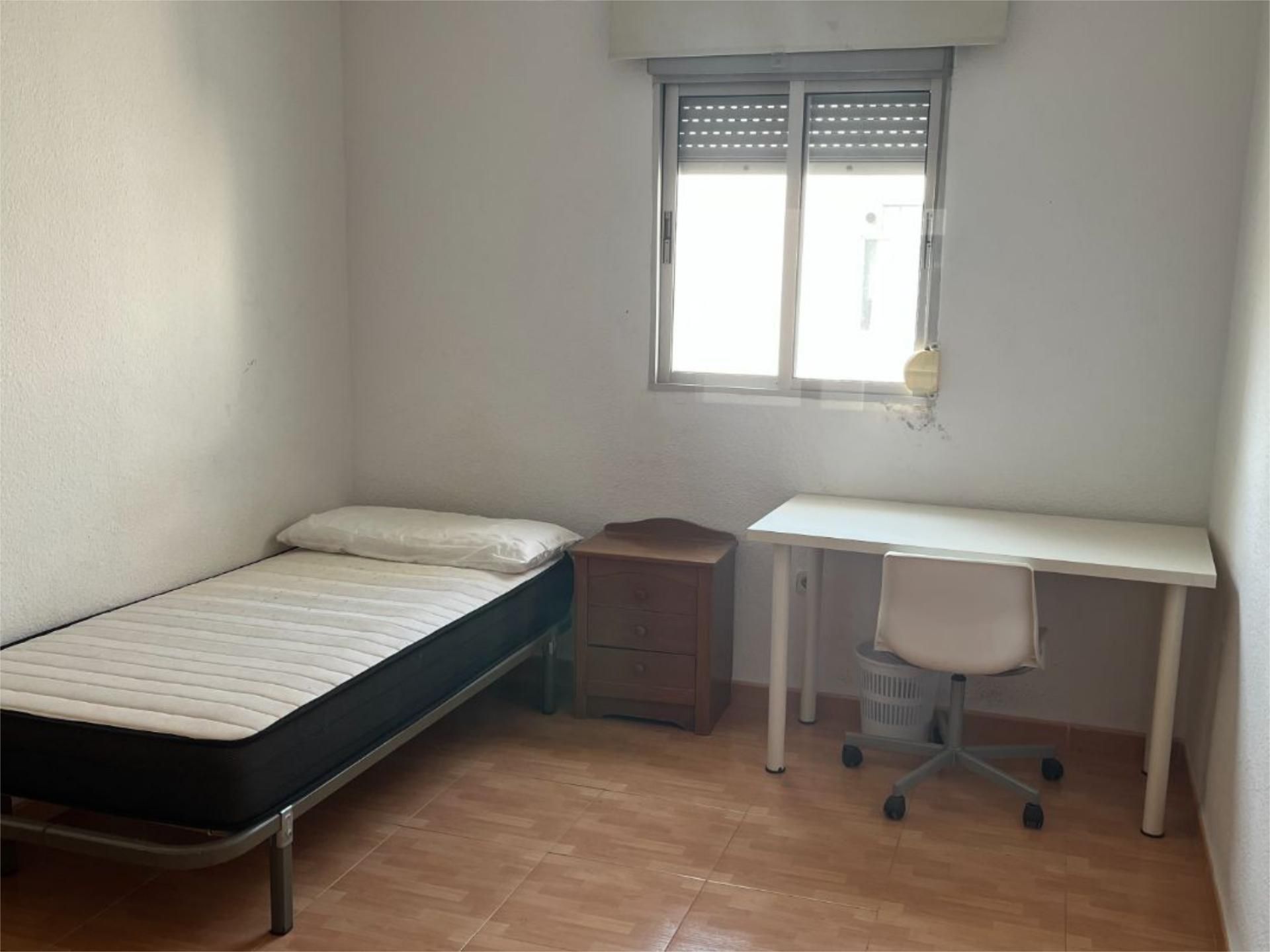Bedroom of Flat for sale in  Sevilla Capital  with Balcony