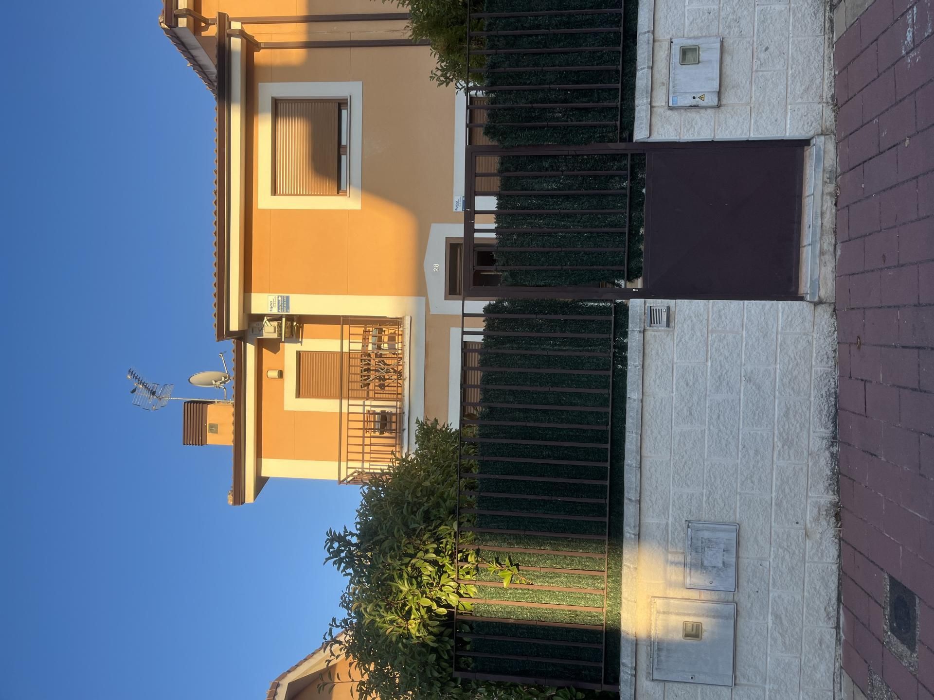 Jardí de Casa o xalet en venda en Fuensaldaña amb Aire condicionat, Calefacció i Jardí privat