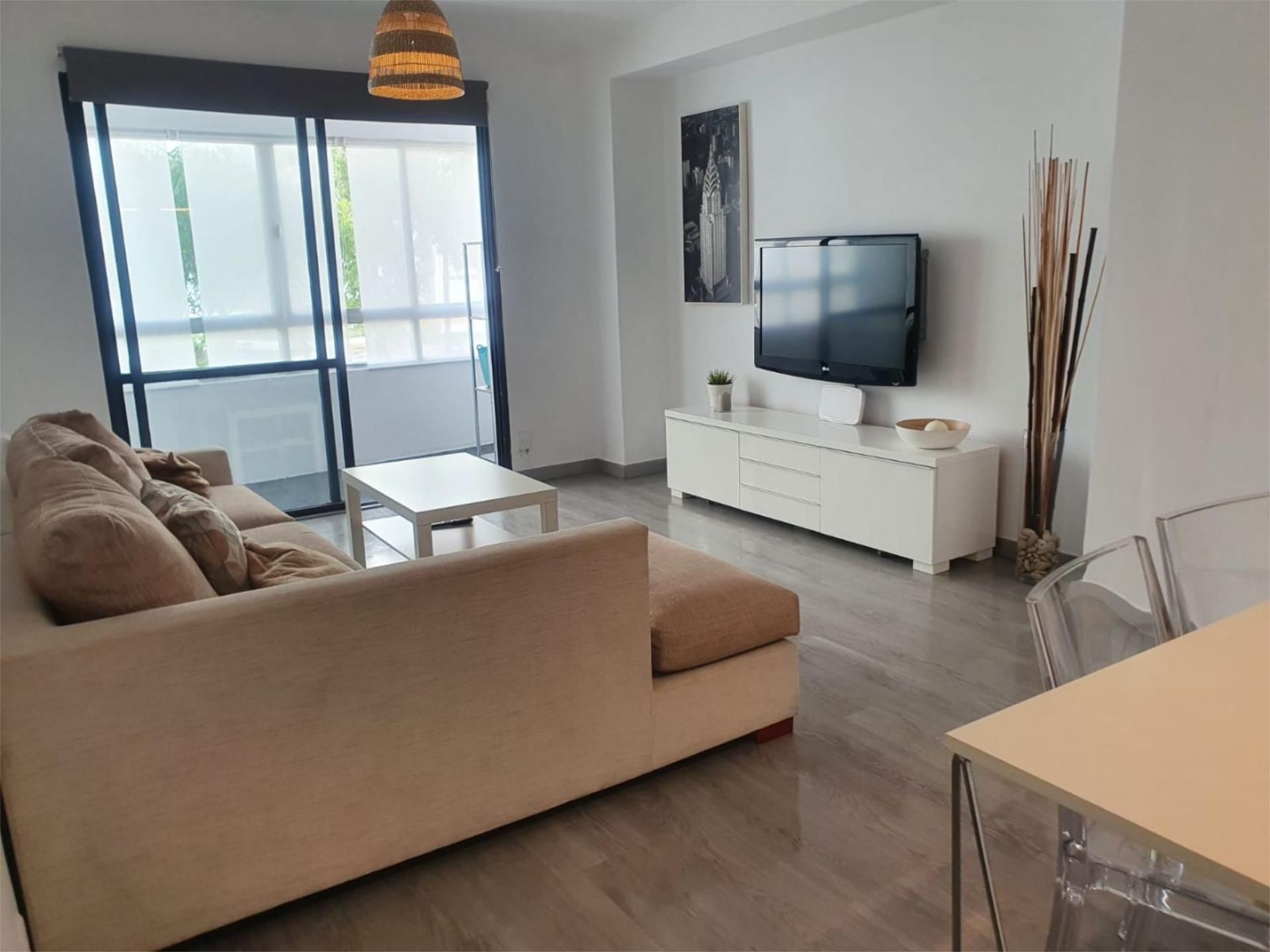 Living room of Flat to share in Camas  with Air Conditioner, Heating and Parquet flooring