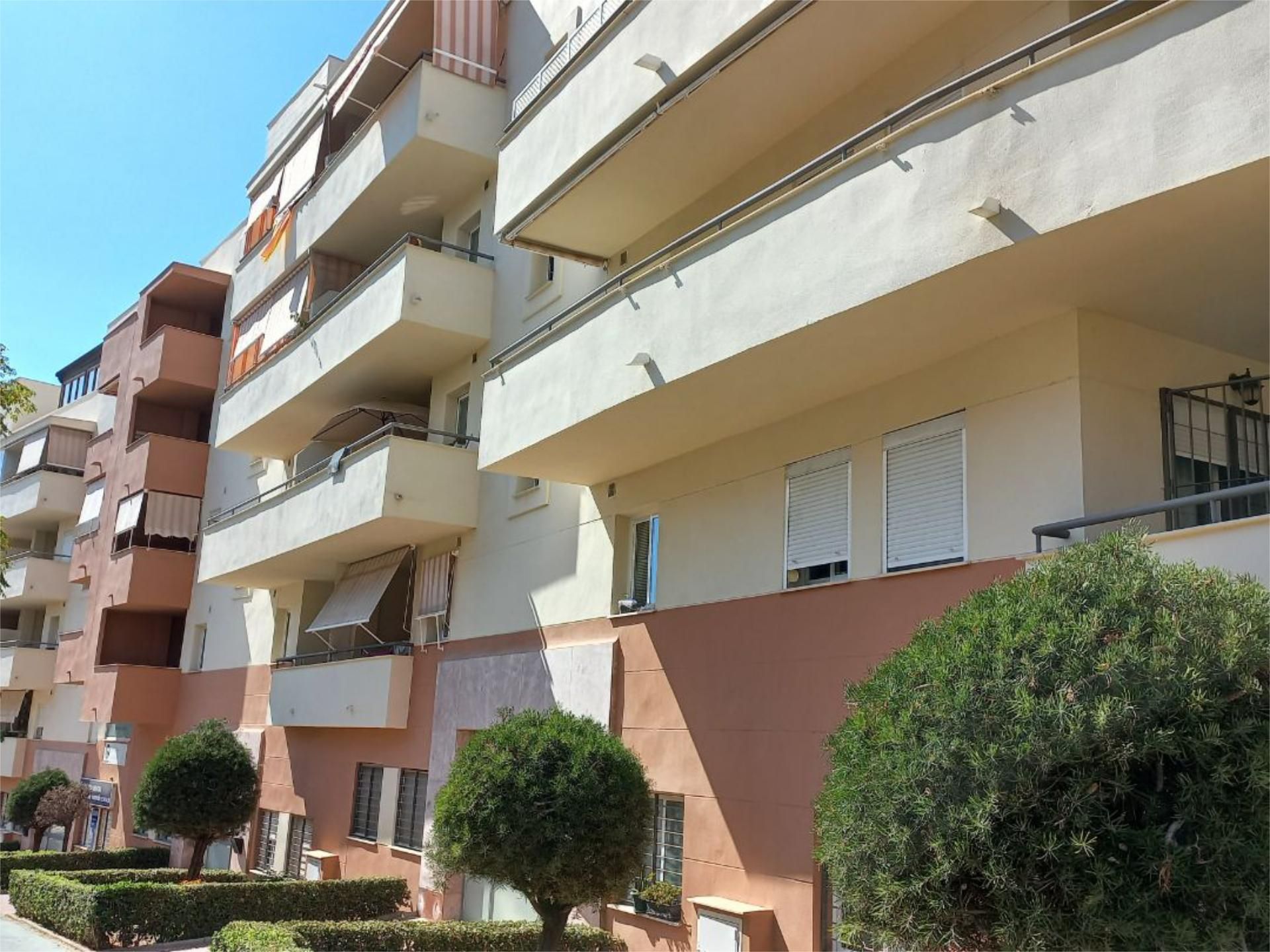 Vista exterior de Pis en venda en Estepona amb Aire condicionat, Terrassa i Piscina