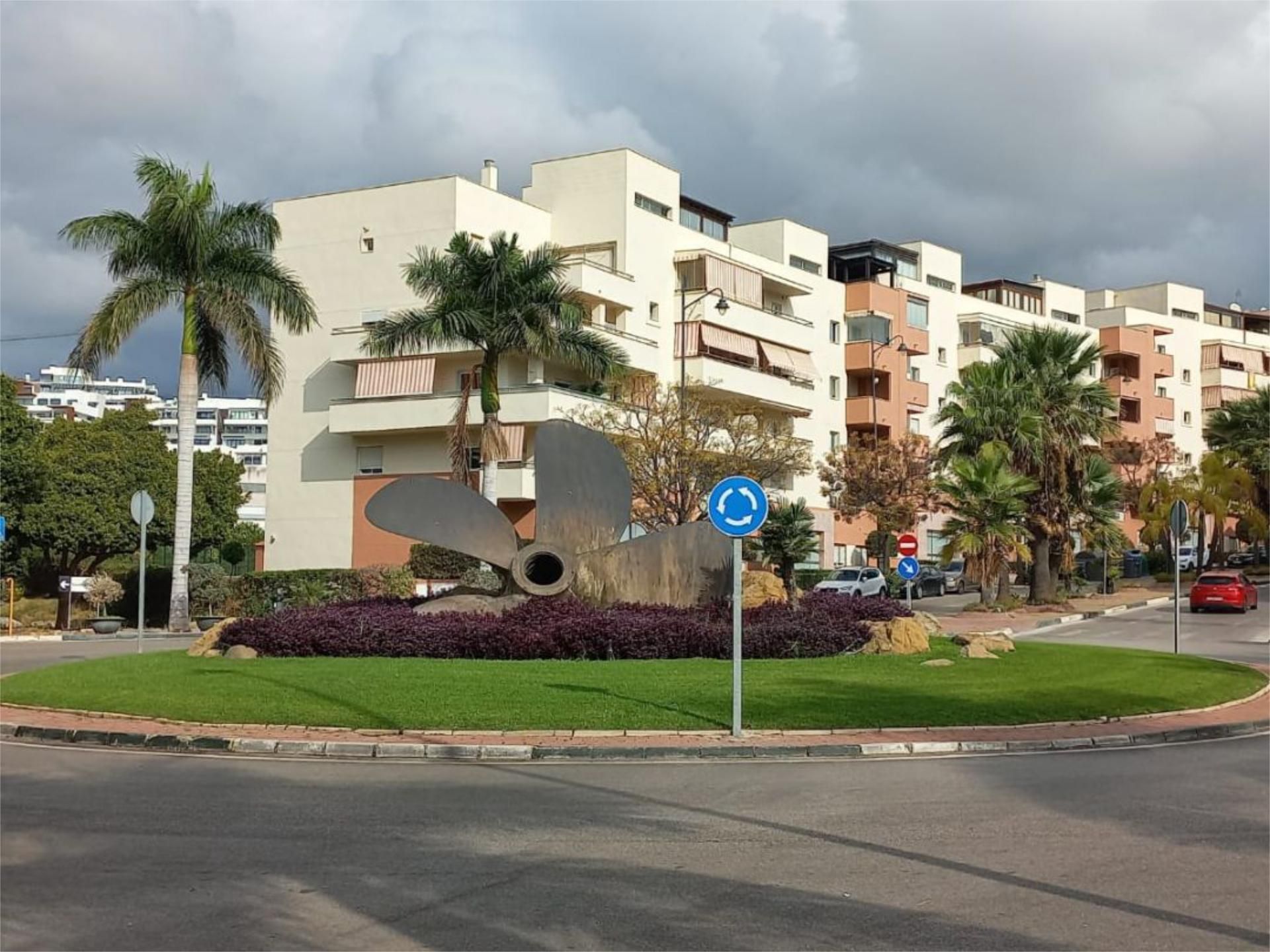 Vista exterior de Pis en venda en Estepona amb Aire condicionat, Terrassa i Piscina