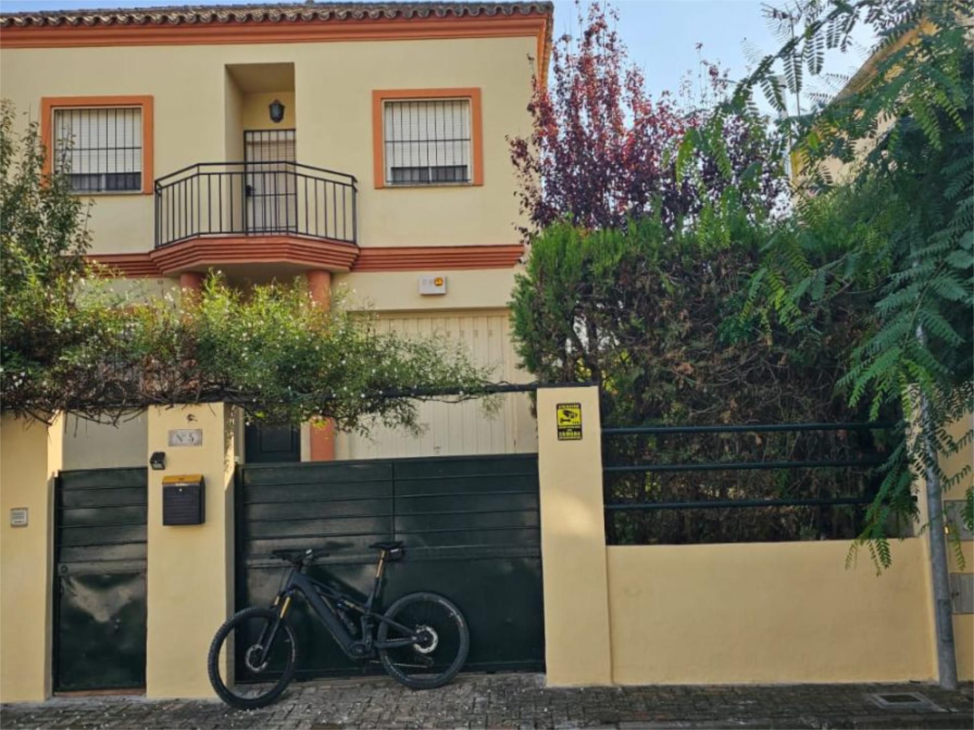 Exterior view of Flat for sale in Gelves  with Air Conditioner, Terrace and Swimming Pool