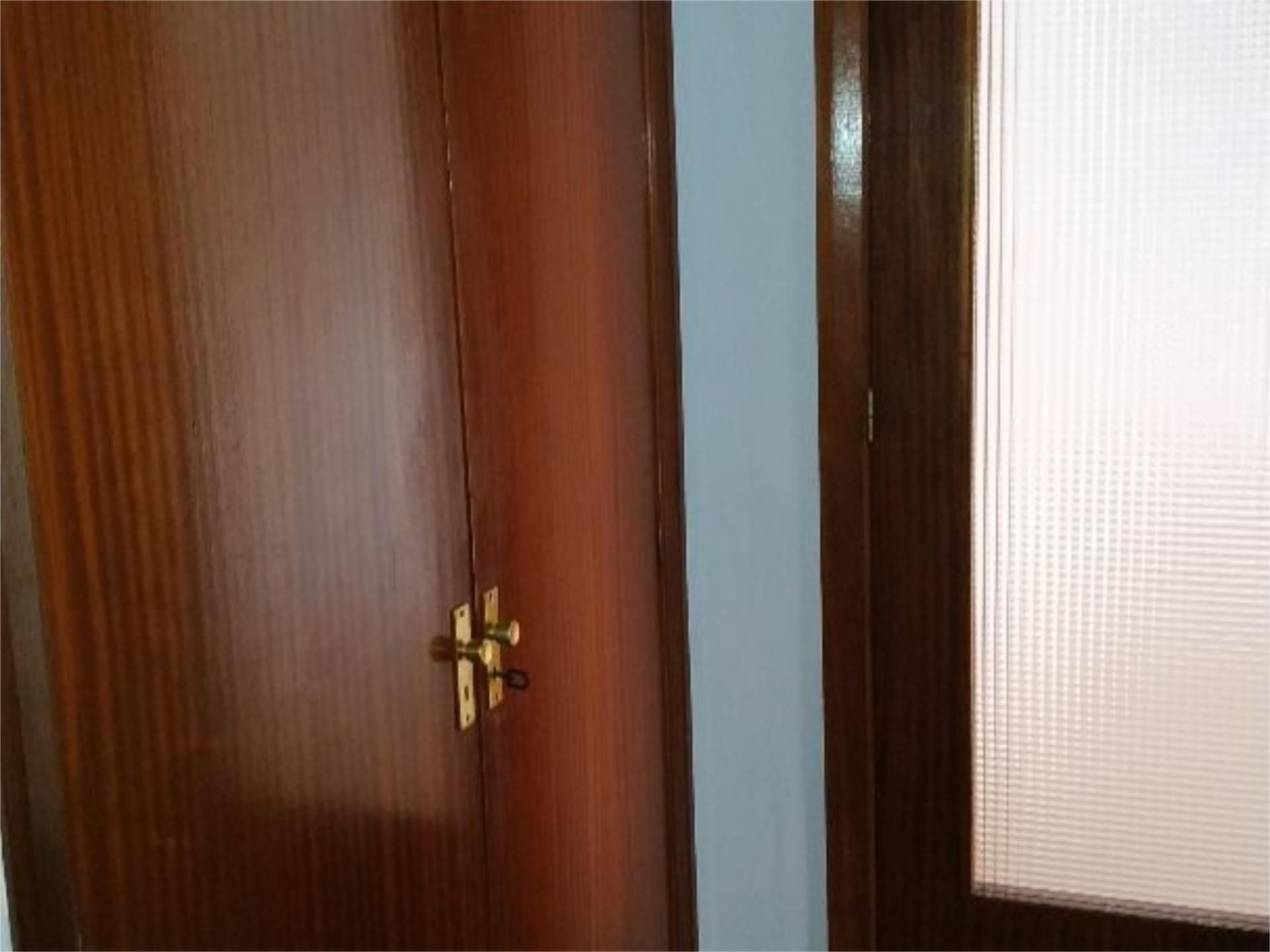Dormitori de Pis de lloguer en  Sevilla Capital amb Aire condicionat i Balcó