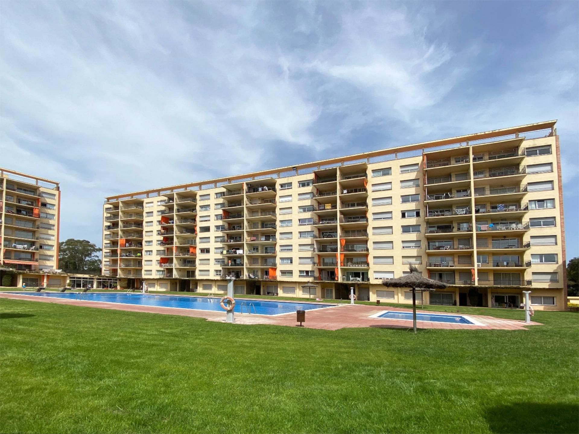 Vista exterior de Apartament en venda en Palafrugell amb Aire condicionat, Terrassa i Piscina