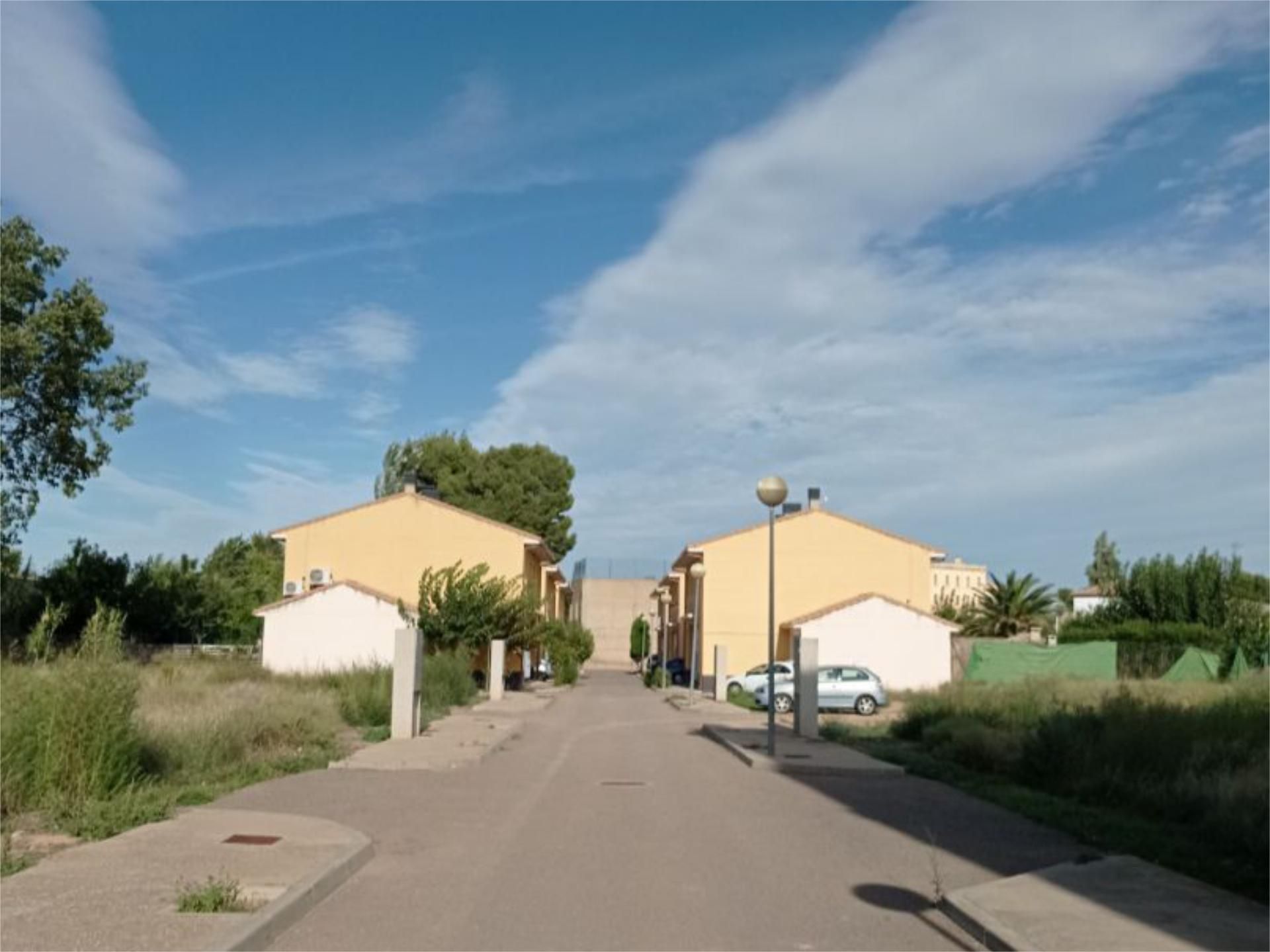Vista exterior de Pis en venda en La Puebla de Híjar amb Aire condicionat, Calefacció i Jardí privat