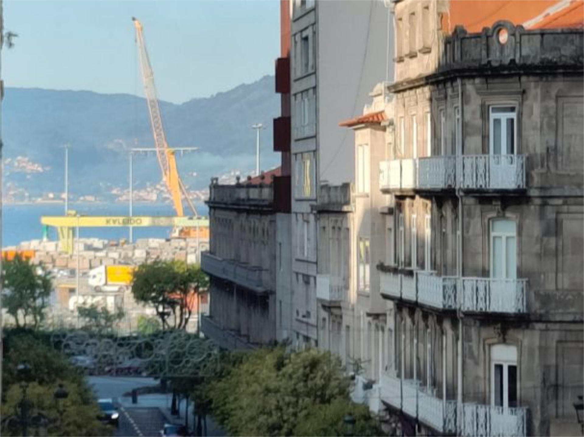 Vista exterior de Pis en venda en Vigo  amb Balcó