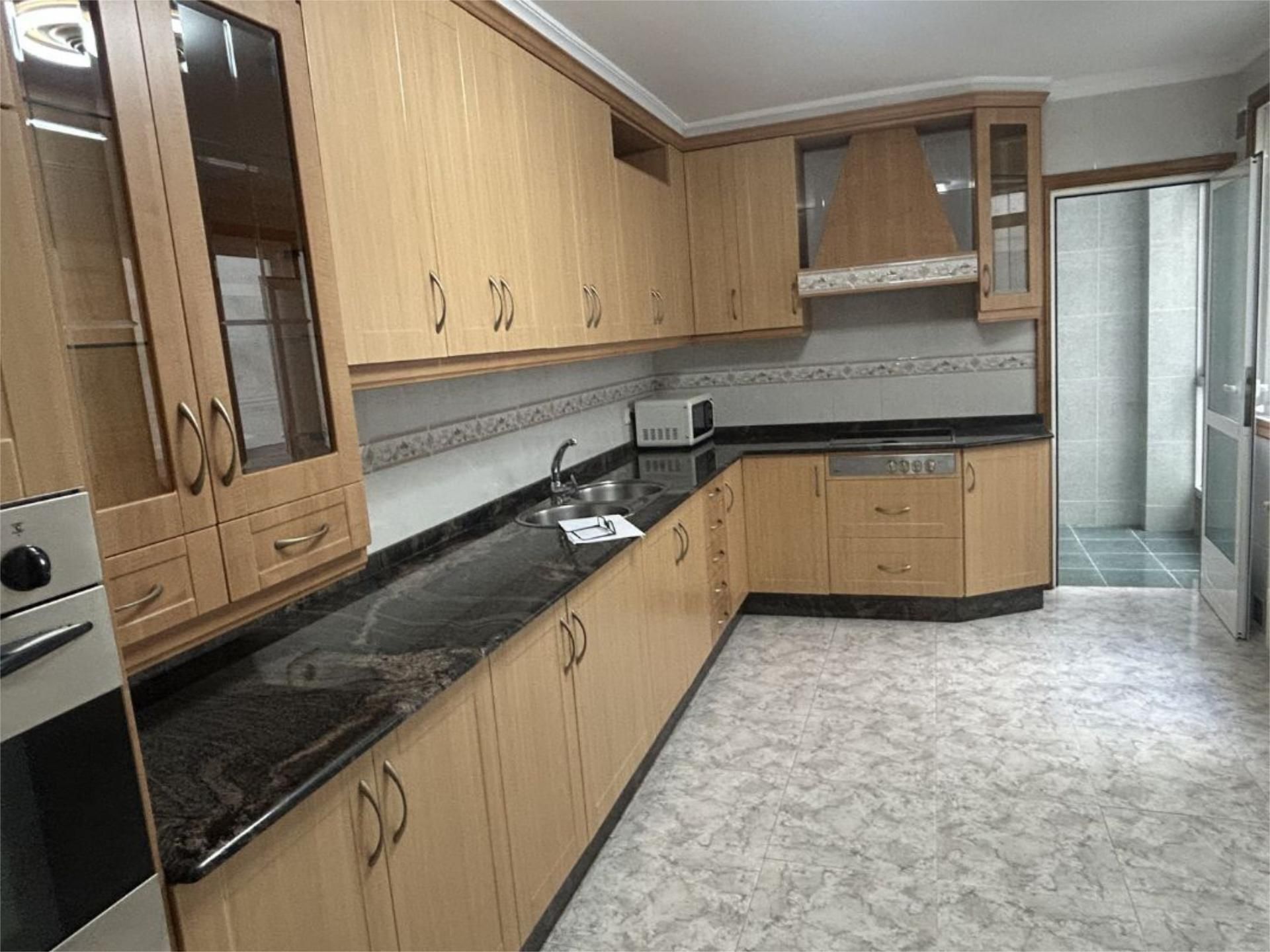 Flat to rent in Avenida da Hispanidade, 119, O Castro Kitchen of Flat to rent in Vigo with Heating, Parquet flooring and Terrace