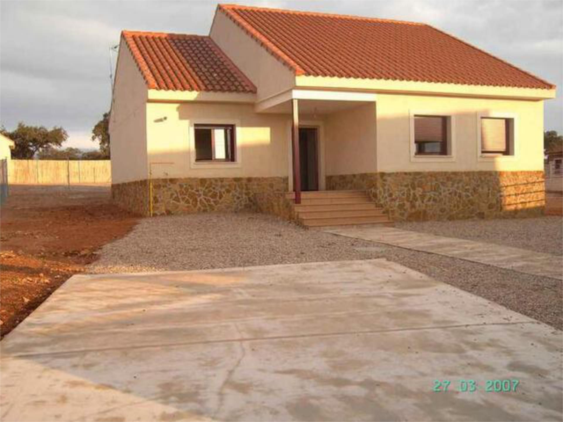 Single-family semi-detached to rent in Chiloeches