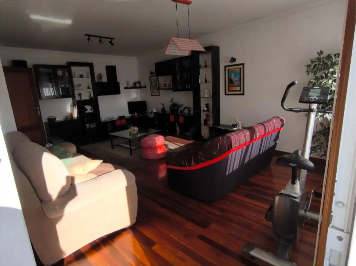 Casa adosada en venta en Rúa de Leonardo Alonso, 16, Comesaña - Matamá Sala de estar de Casa adosada en venta en Vigo con Calefacción, Parquet y Terraza