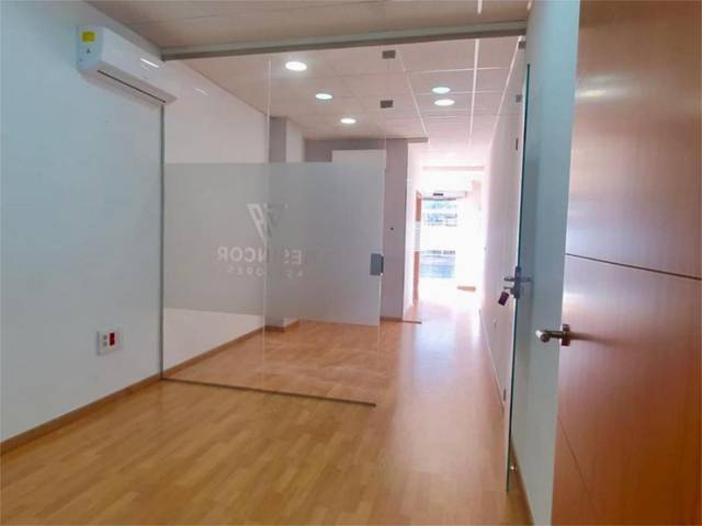 Local comercial en Alquiler en Calle Baltasar Gracián, 5B en San Pablo