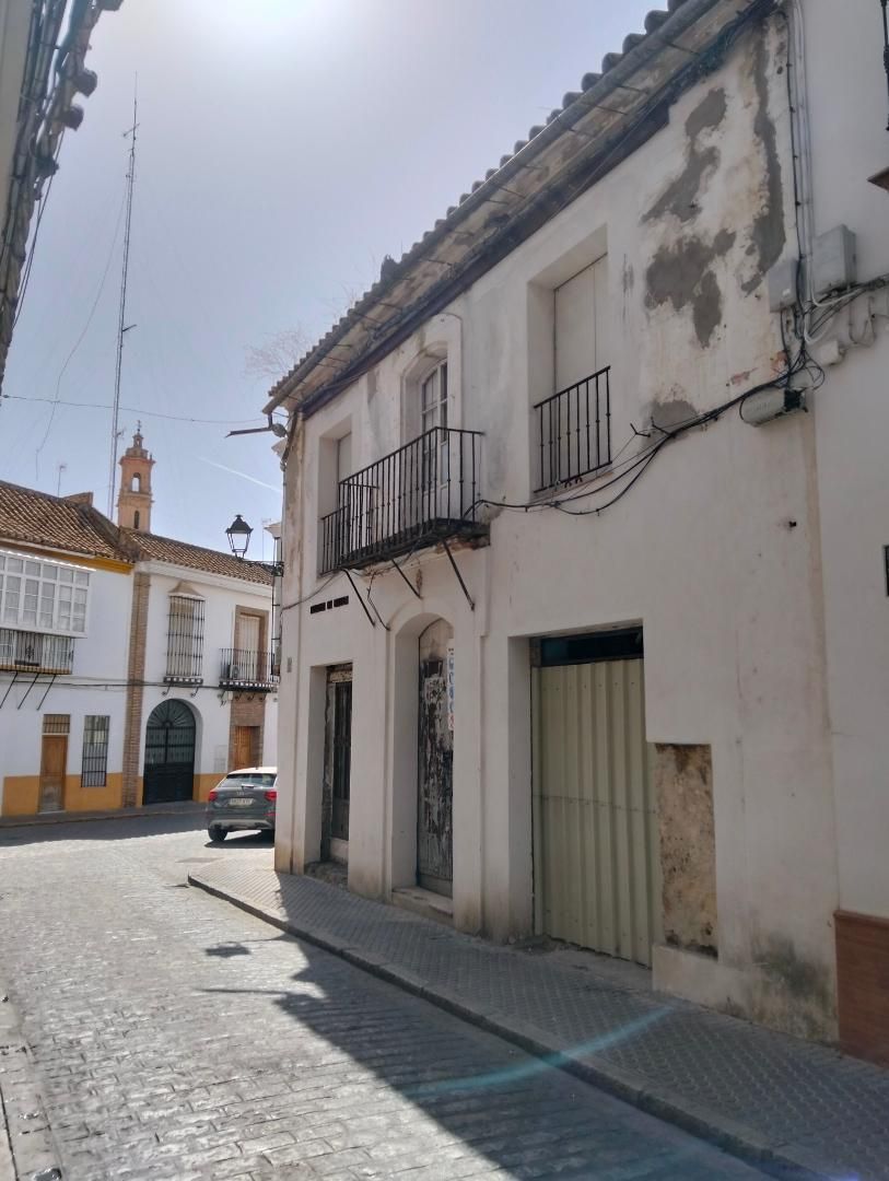 Vista exterior de Casa adosada en venda en Utrera