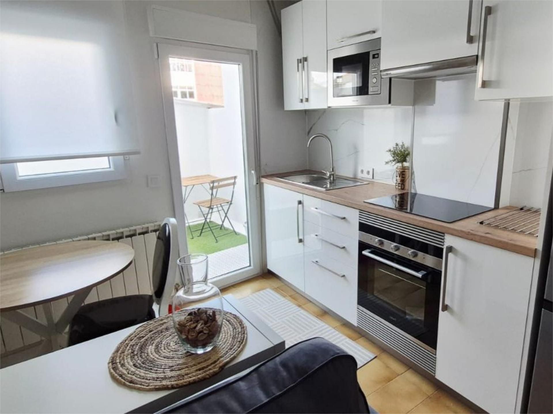 Cuina de Apartament de lloguer en Lugo Capital amb Calefacció, Terrassa i Traster