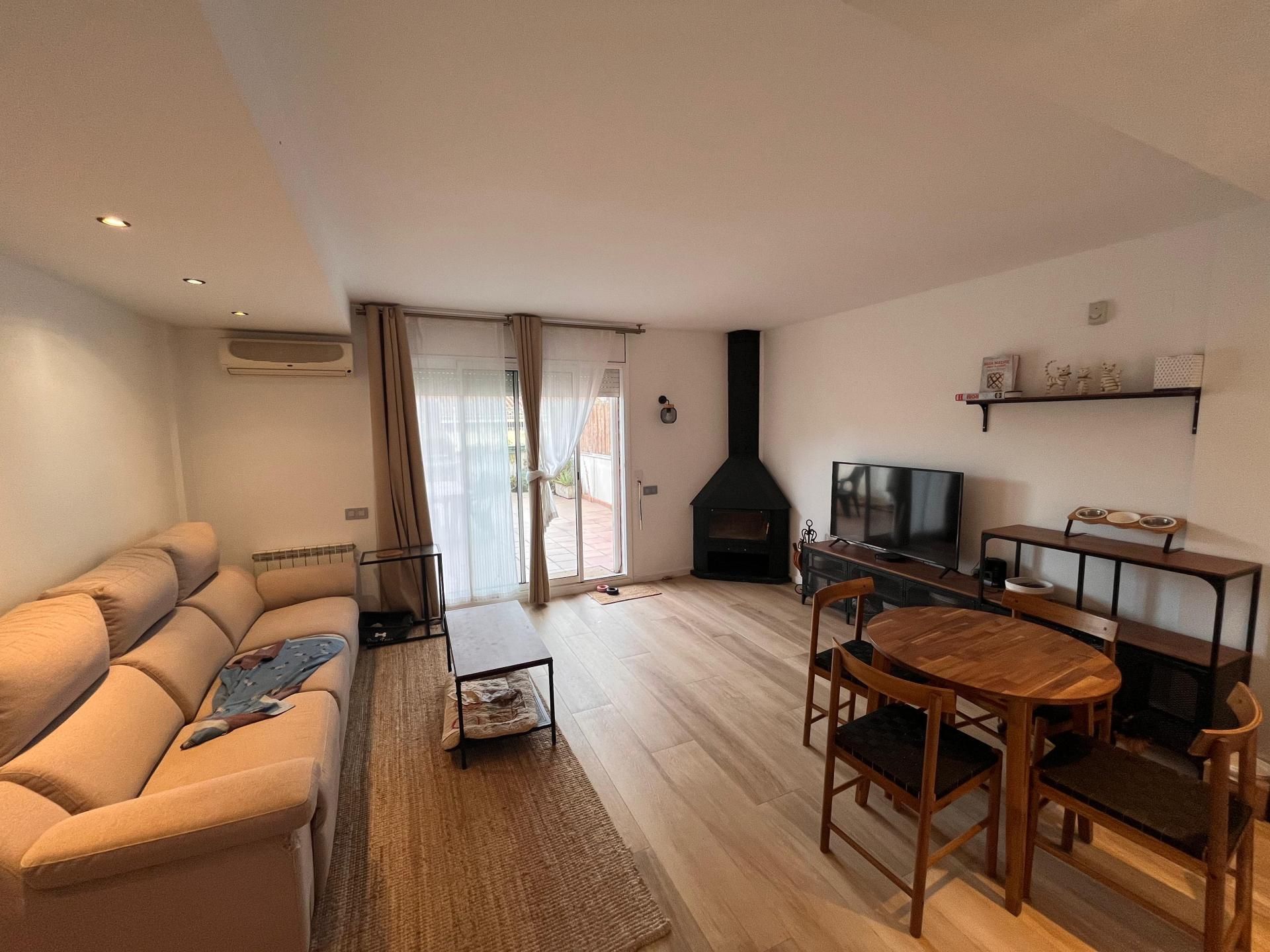 Sala de estar de Casa adosada en venta en Rubí con Aire acondicionado, Terraza y Balcón