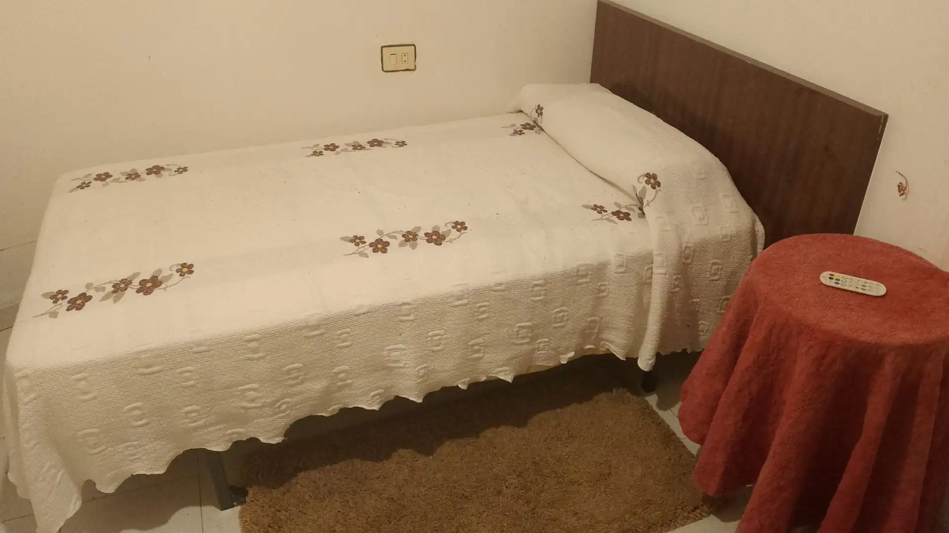 Bedroom of Flat for share in Ribadeo  with Terrace, Washing machine and TV