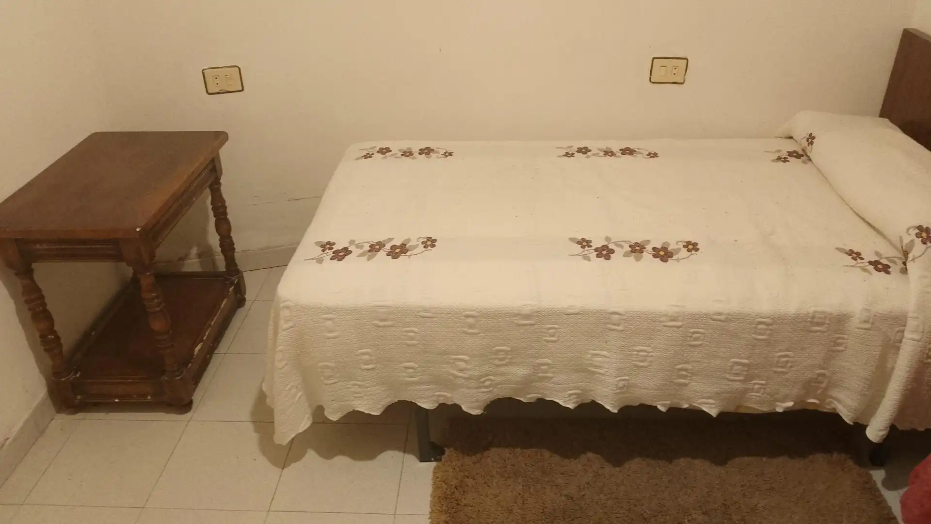 Bedroom of Flat for share in Ribadeo  with Terrace, Washing machine and TV
