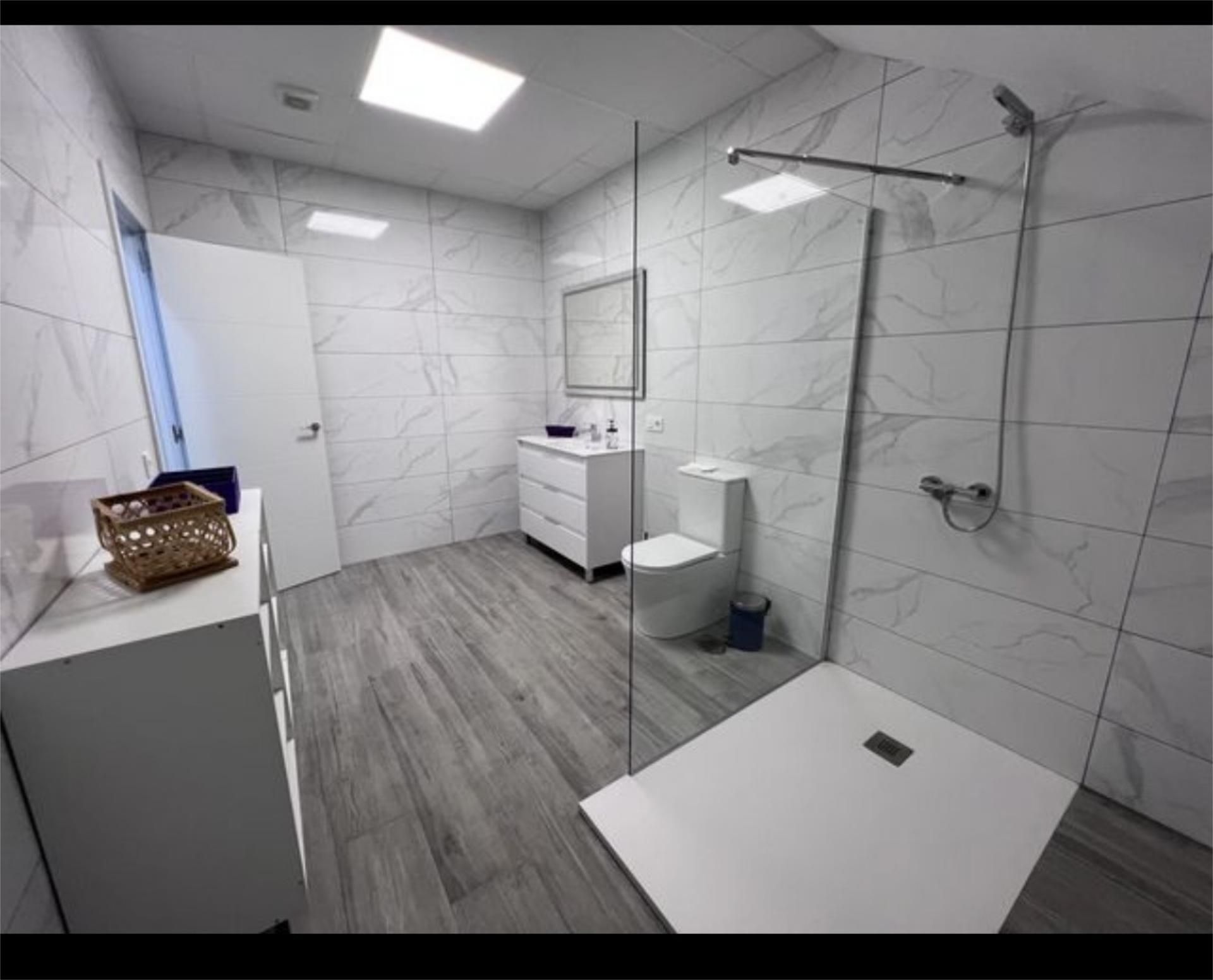 Bathroom of Duplex for sale in Felix  with Air Conditioner, Heating and Parquet flooring