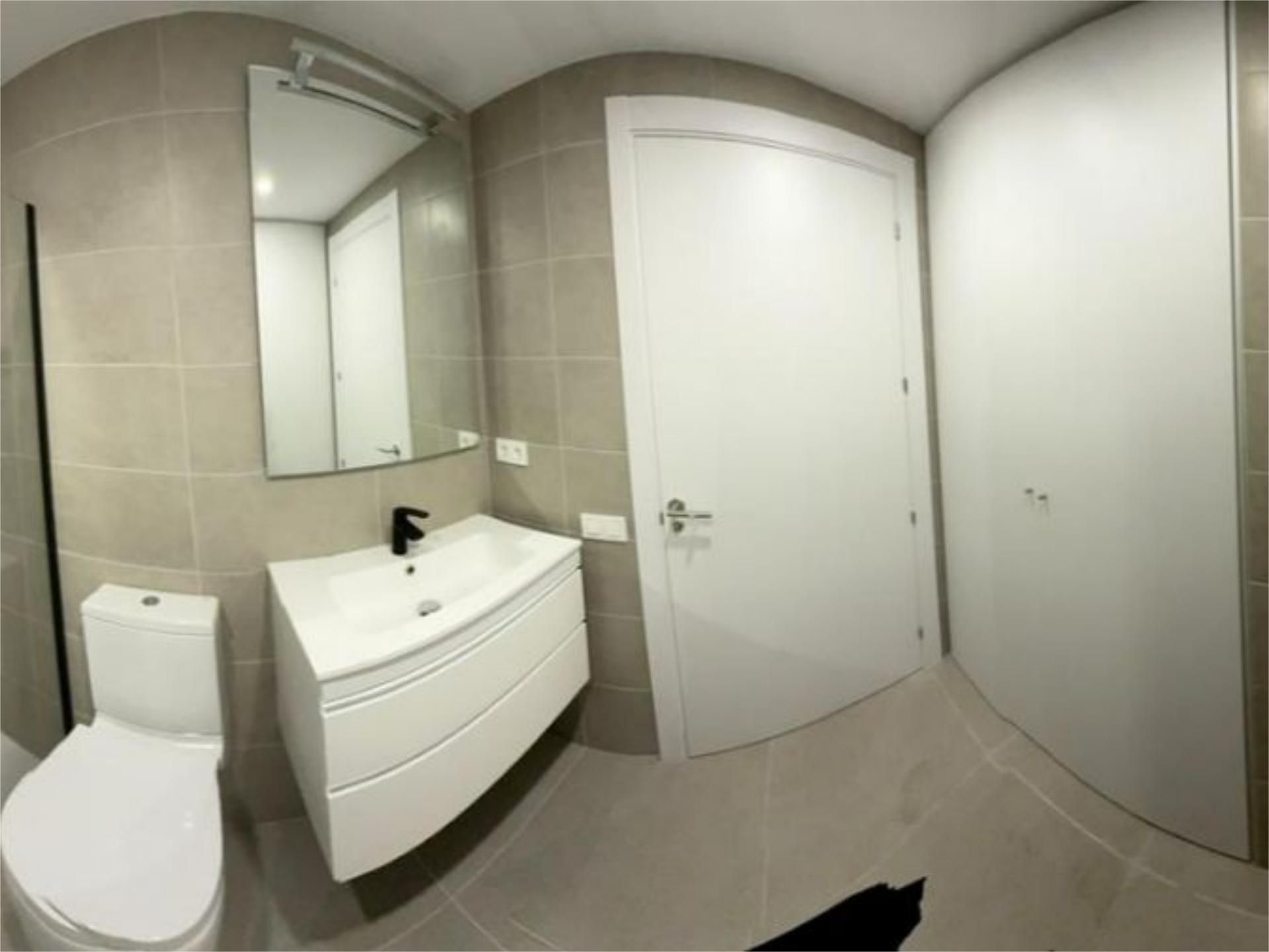 Pis de lloguer a Via Augusta, 1, Centre Bany de Pis de lloguer en Badalona amb Aire condicionat, Calefacció i Parquet