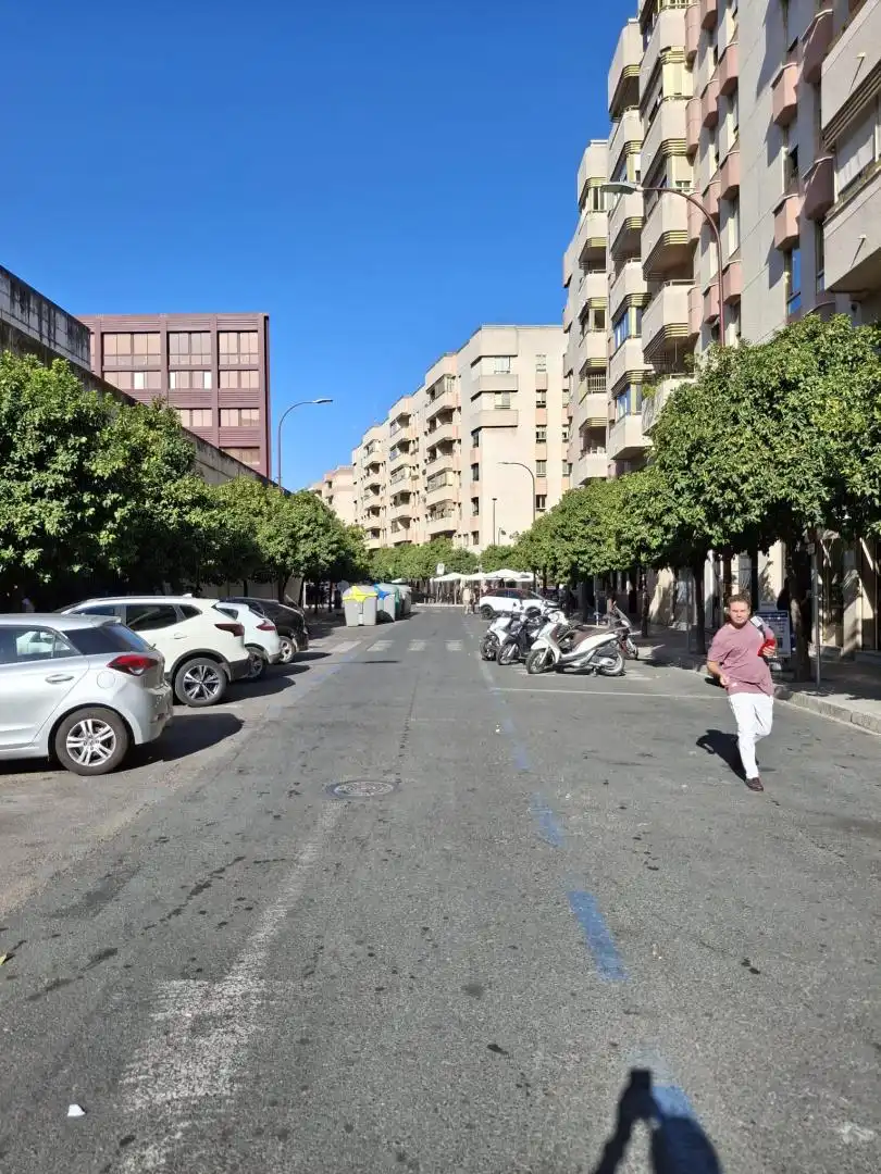 Vista exterior de Local en venta en Sevilla