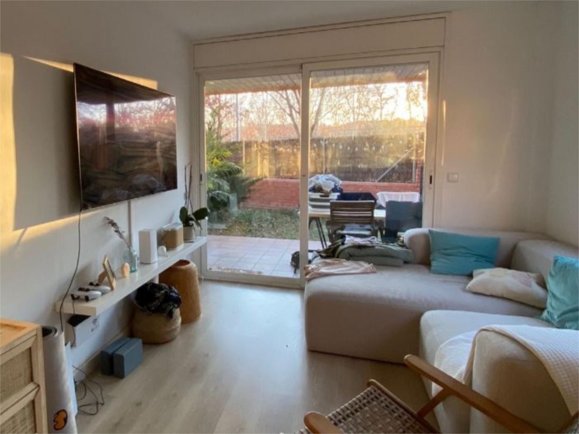 Living room of Flat to rent in Sant Cugat del Vallès  with Air Conditioner, Heating and Private garden