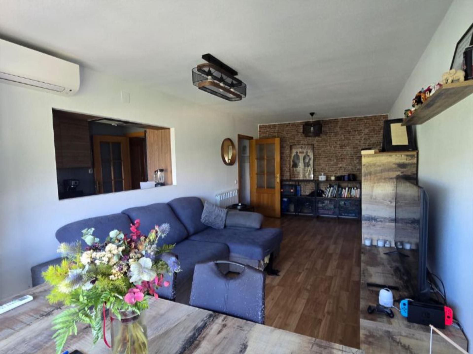 Living room of Flat for sale in  Madrid Capital  with Air Conditioner and Swimming Pool