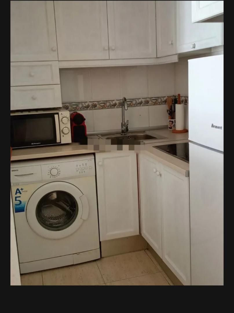 Cuina de Pis de lloguer en Guardamar del Segura amb Aire condicionat, Calefacció i Moblat