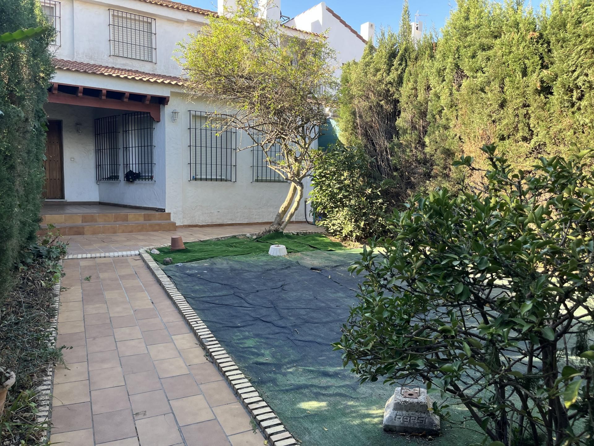 Jardí de Casa adosada en venda en El Puerto de Santa María amb Aire condicionat, Jardí privat i Parquet