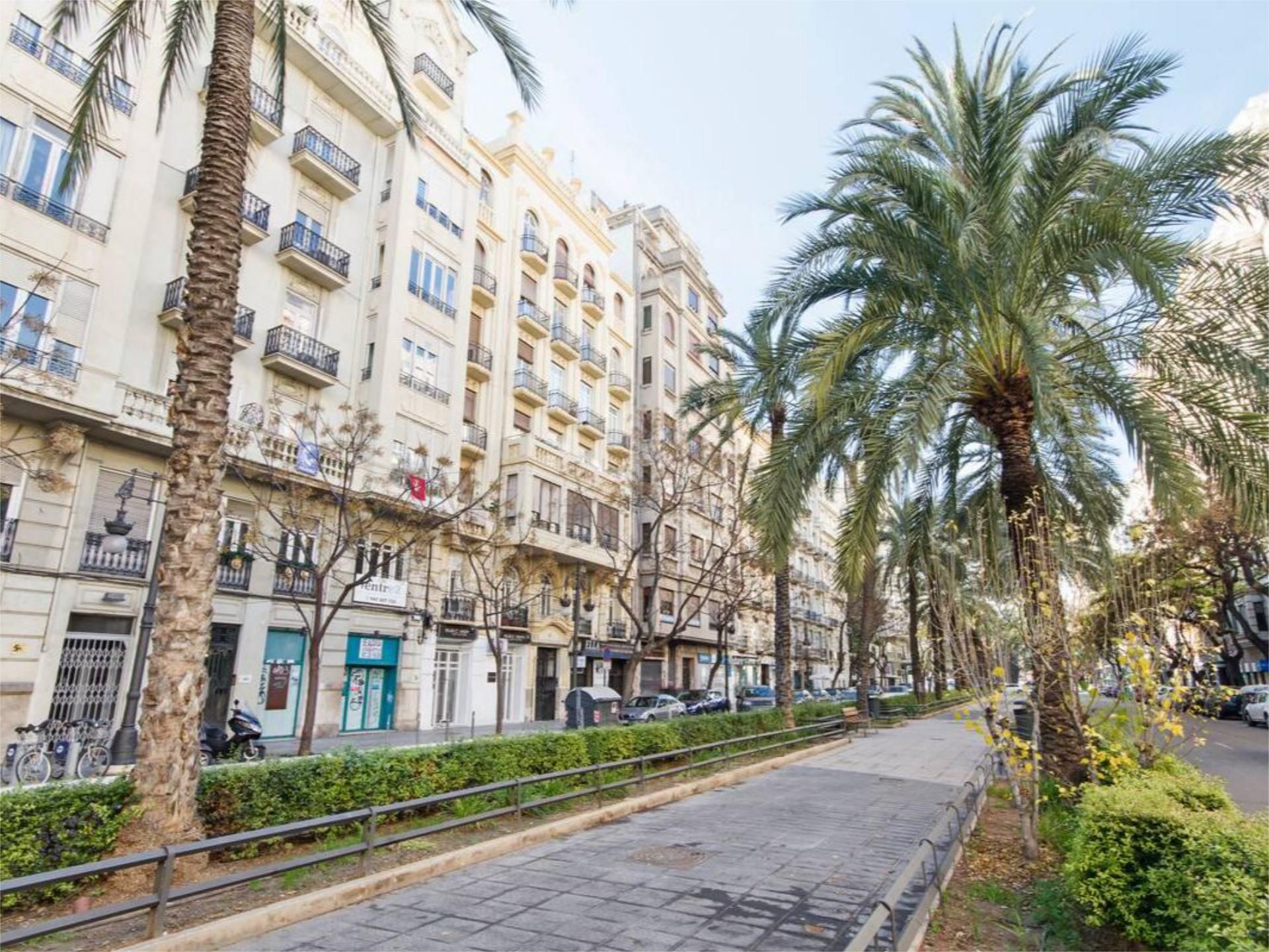 Exterior view of Flat to rent in  Valencia Capital  with Furnished and Balcony