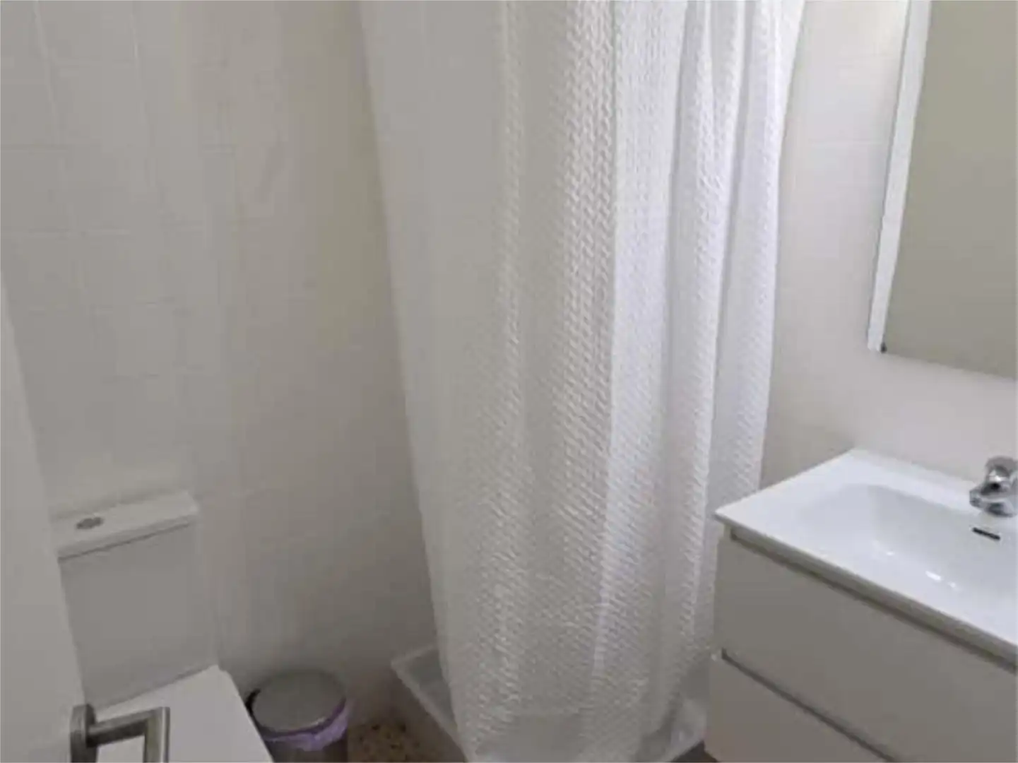 Habitación en Carrer Juan de Ribera, 9, El Mercado Baño de Piso para compartir en Manises con Aire acondicionado