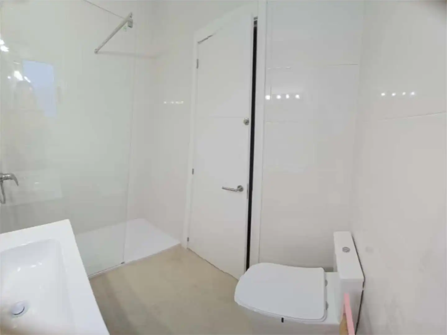 Habitación en Carrer Juan de Ribera, 9, El Mercado Baño de Piso para compartir en Manises con Aire acondicionado