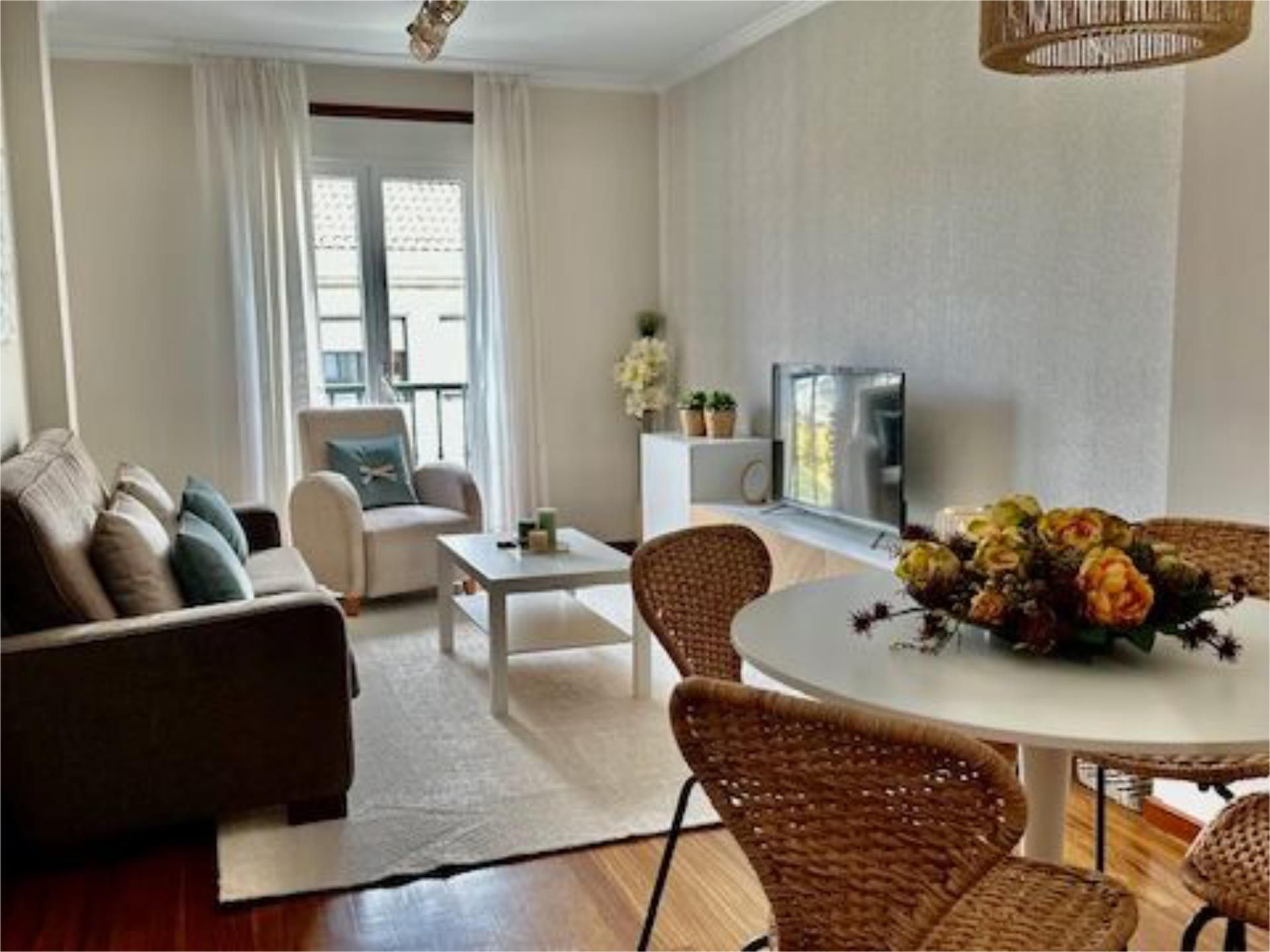 Living room of Apartment to rent in Vilagarcía de Arousa  with Air Conditioner, Heating and Parquet flooring