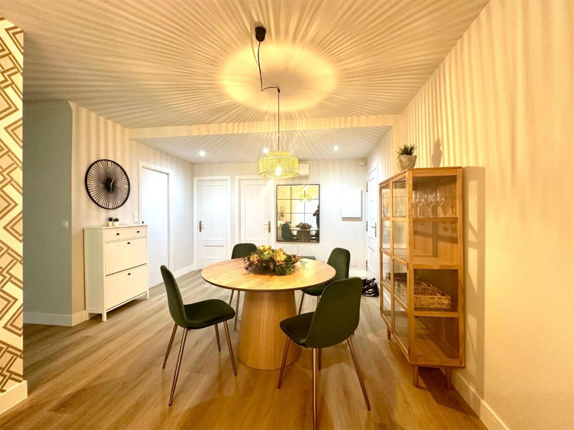 Dining room of Flat to rent in Vilagarcía de Arousa  with Air Conditioner, Heating and Parquet flooring