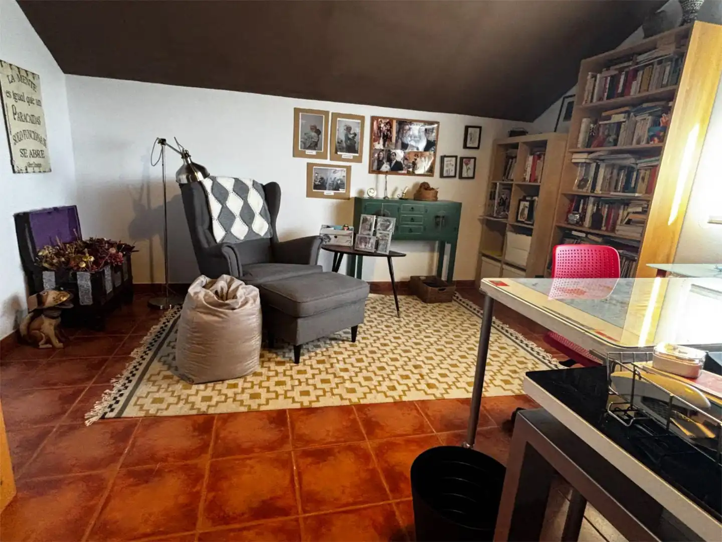 Piso en venta en El Monte Sala de estar de Piso en venta en Torrelodones con Aire acondicionado, Calefacción y Jardín privado