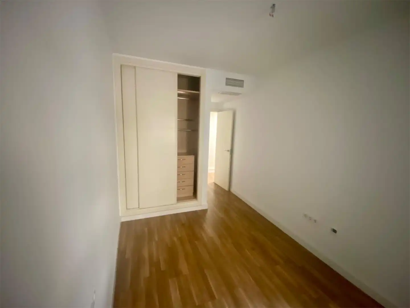 Bedroom of Flat for sale in Sevilla  with Air Conditioner, Heating and Parquet flooring