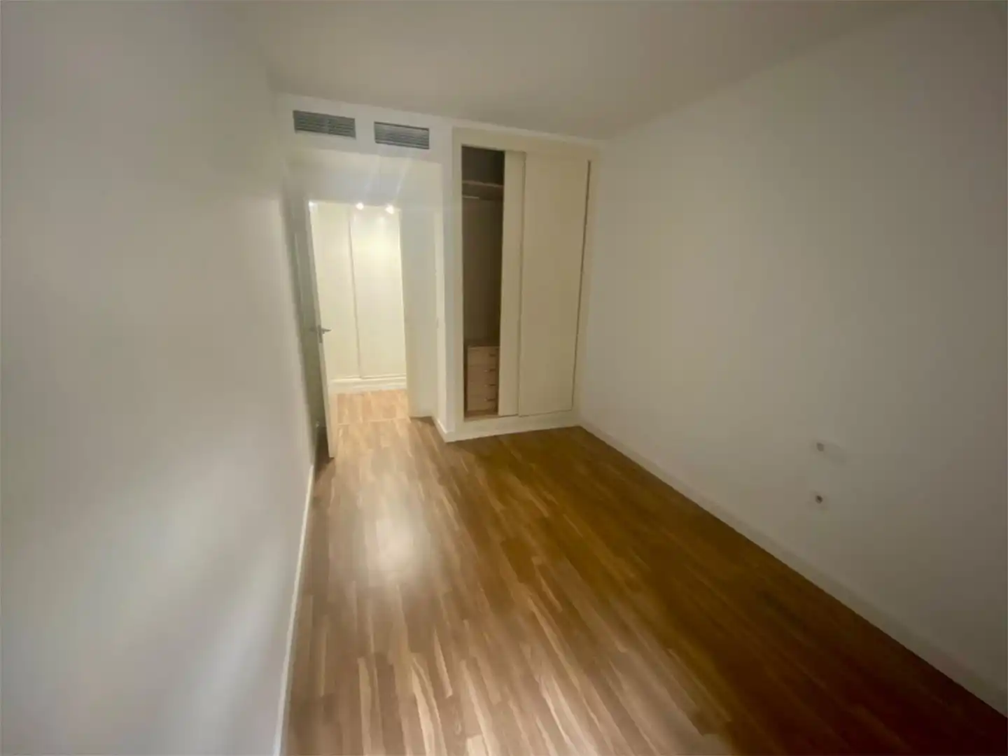 Bedroom of Flat for sale in Sevilla  with Air Conditioner, Heating and Parquet flooring