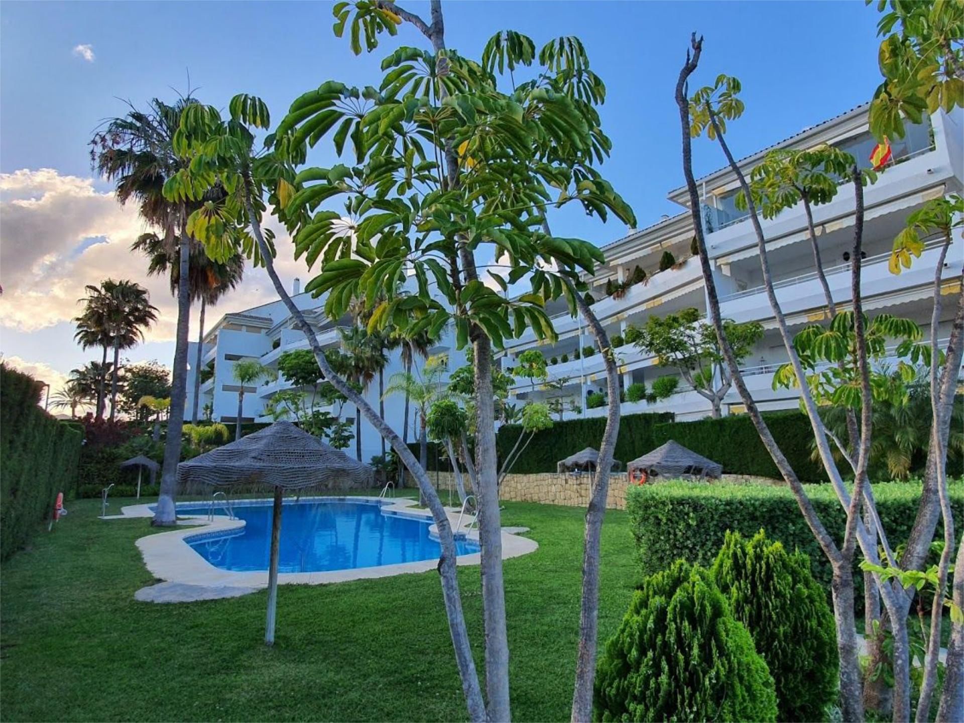 Jardí de Dúplex en venda en Marbella amb Aire condicionat, Terrassa i Piscina