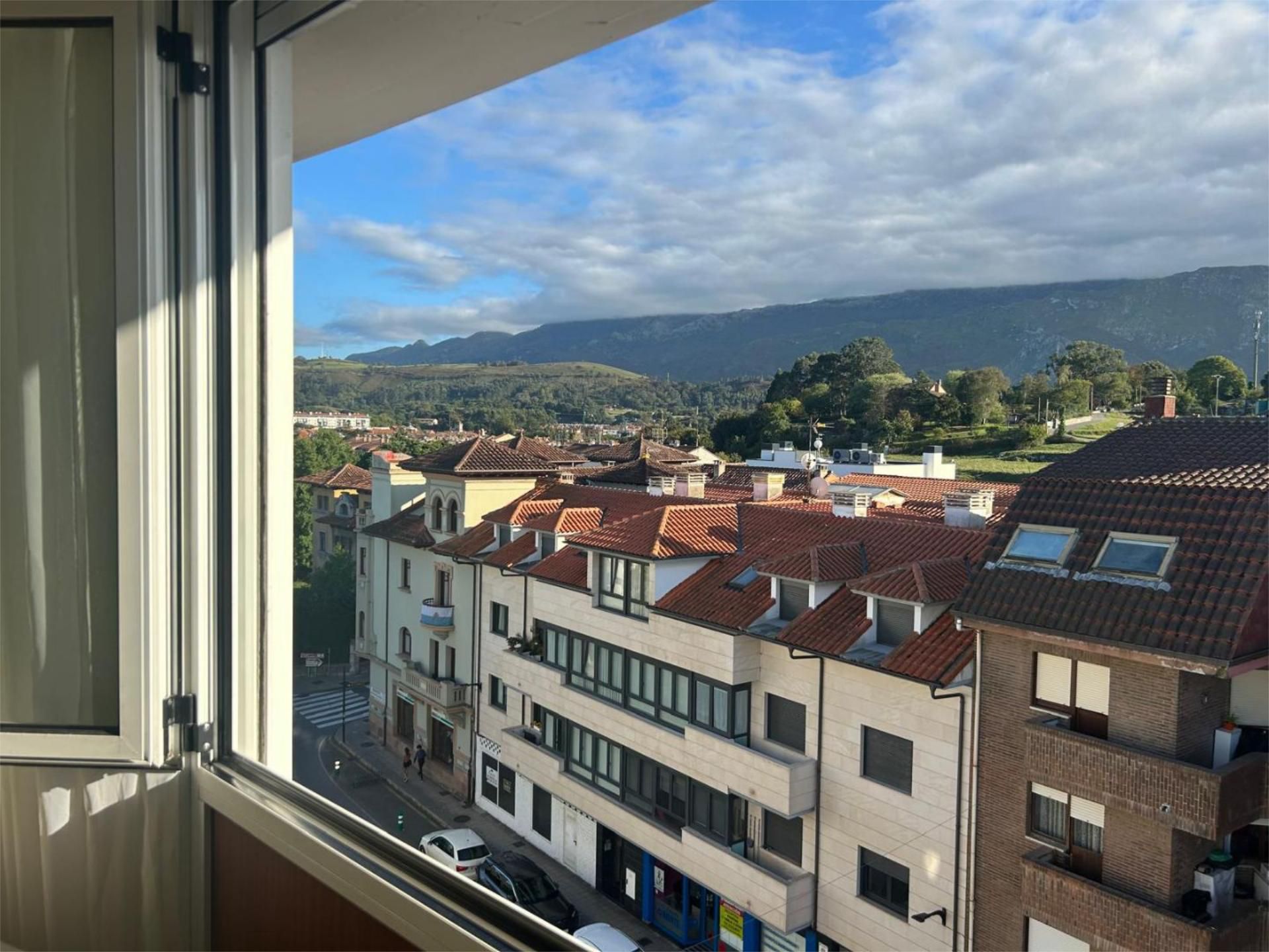 Vista exterior de Pis en venda en Llanes amb Calefacció, Jardí privat i Terrassa