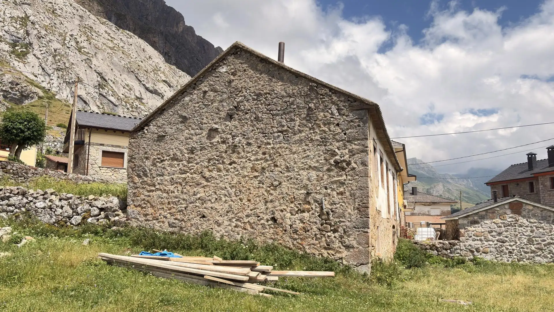 Houses for sale in Calle Valle de Lago, 105a, Somiedo Exterior view of Houses for sale in Somiedo