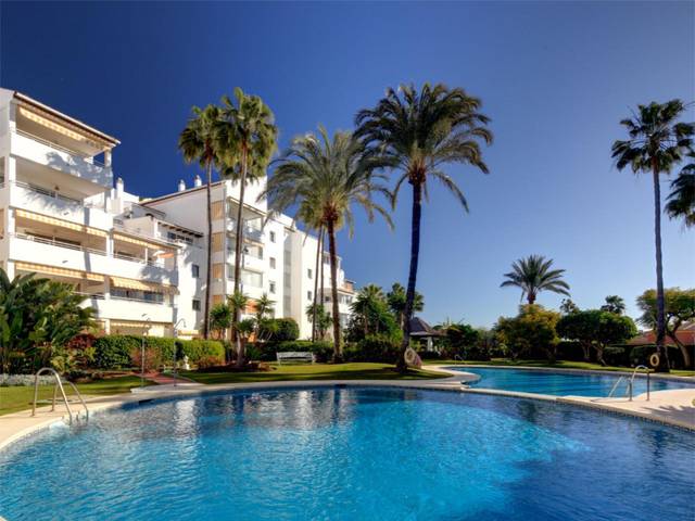 Piso en Venta en Calle Delfín, 2 en Puerto de Estepona