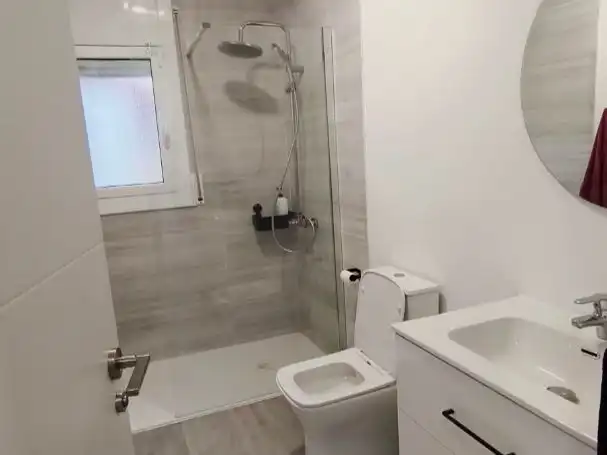 Room in Carrer Narcís Monturiol, 32, Sant Cebrià de Vallalta Bathroom of Flat for share in Sant Cebrià de Vallalta with Parquet flooring, Terrace and Furnished